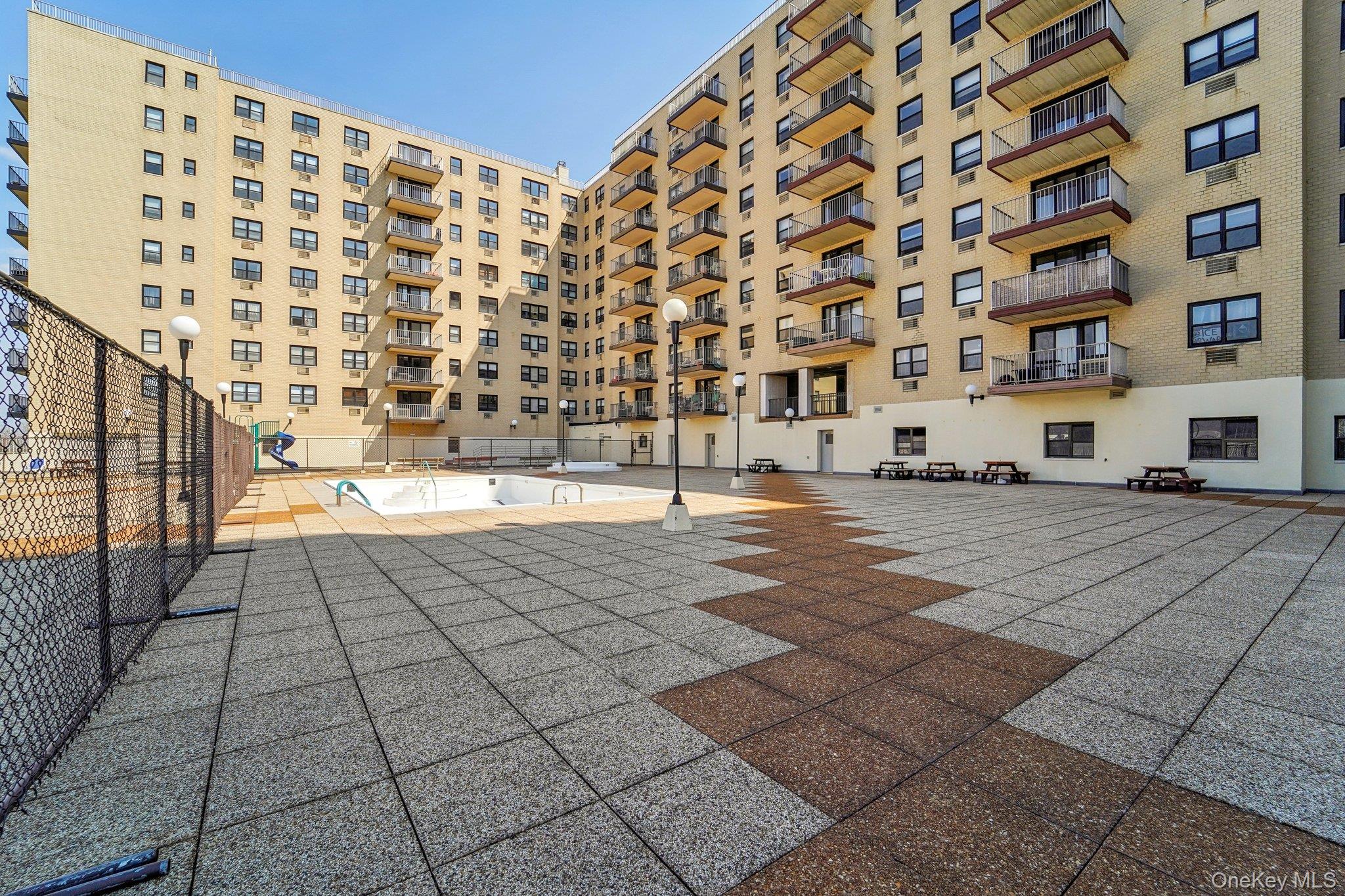 1085 Warburton Avenue, Unit 316 photo 41