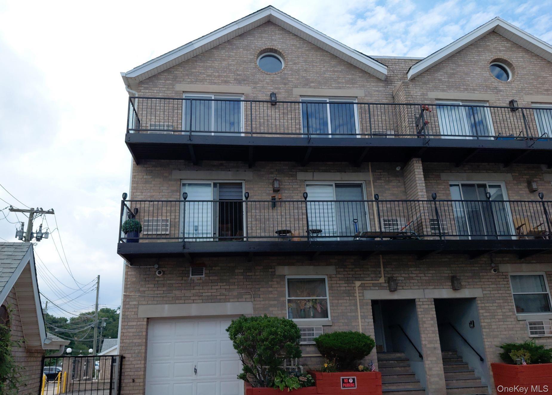 17 Pennyfield Avenue, Unit 17-3
