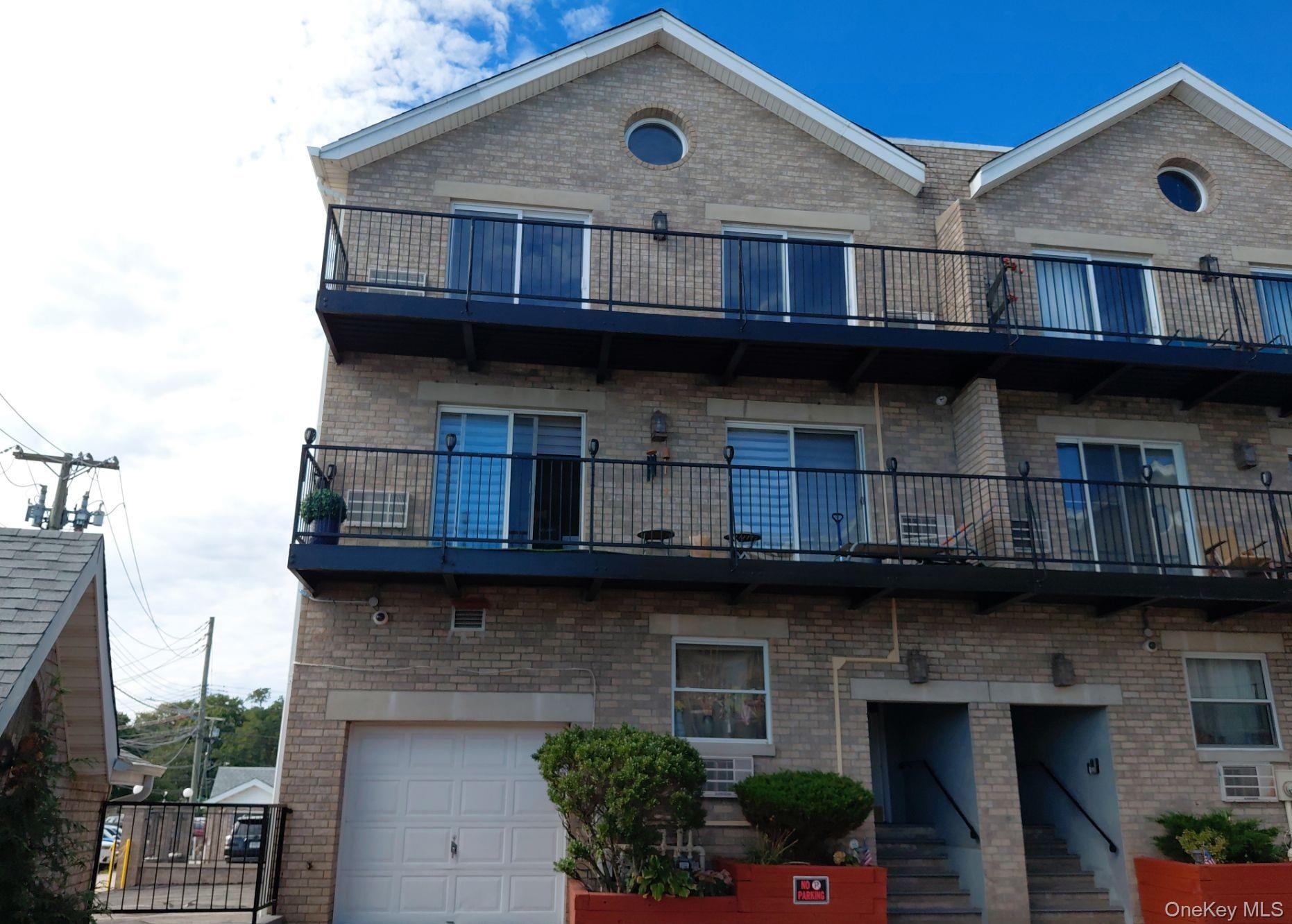 17 Pennyfield Avenue, Unit 17-3 photo 3