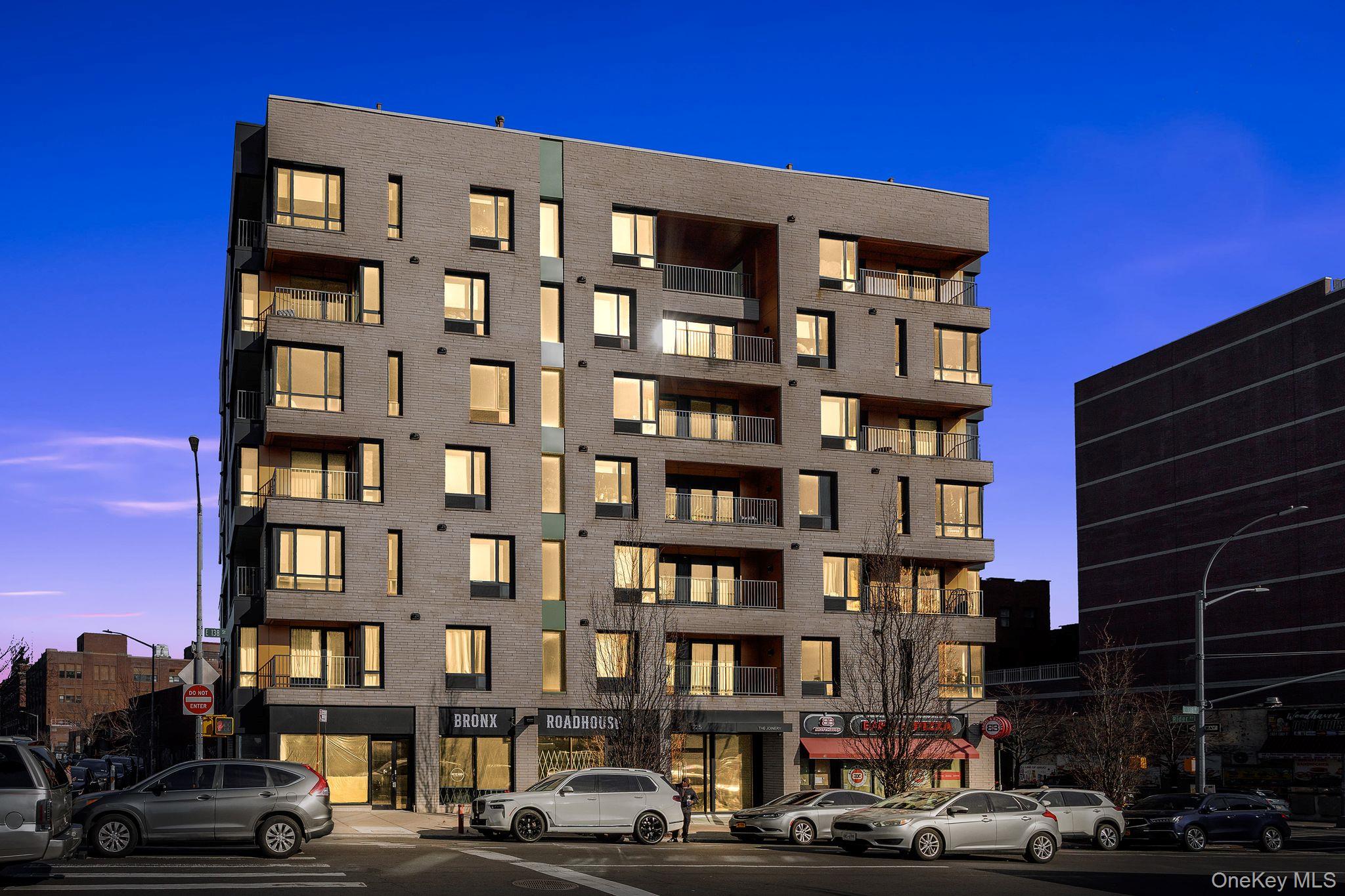 225 E 138th Street E, Unit PH 1
