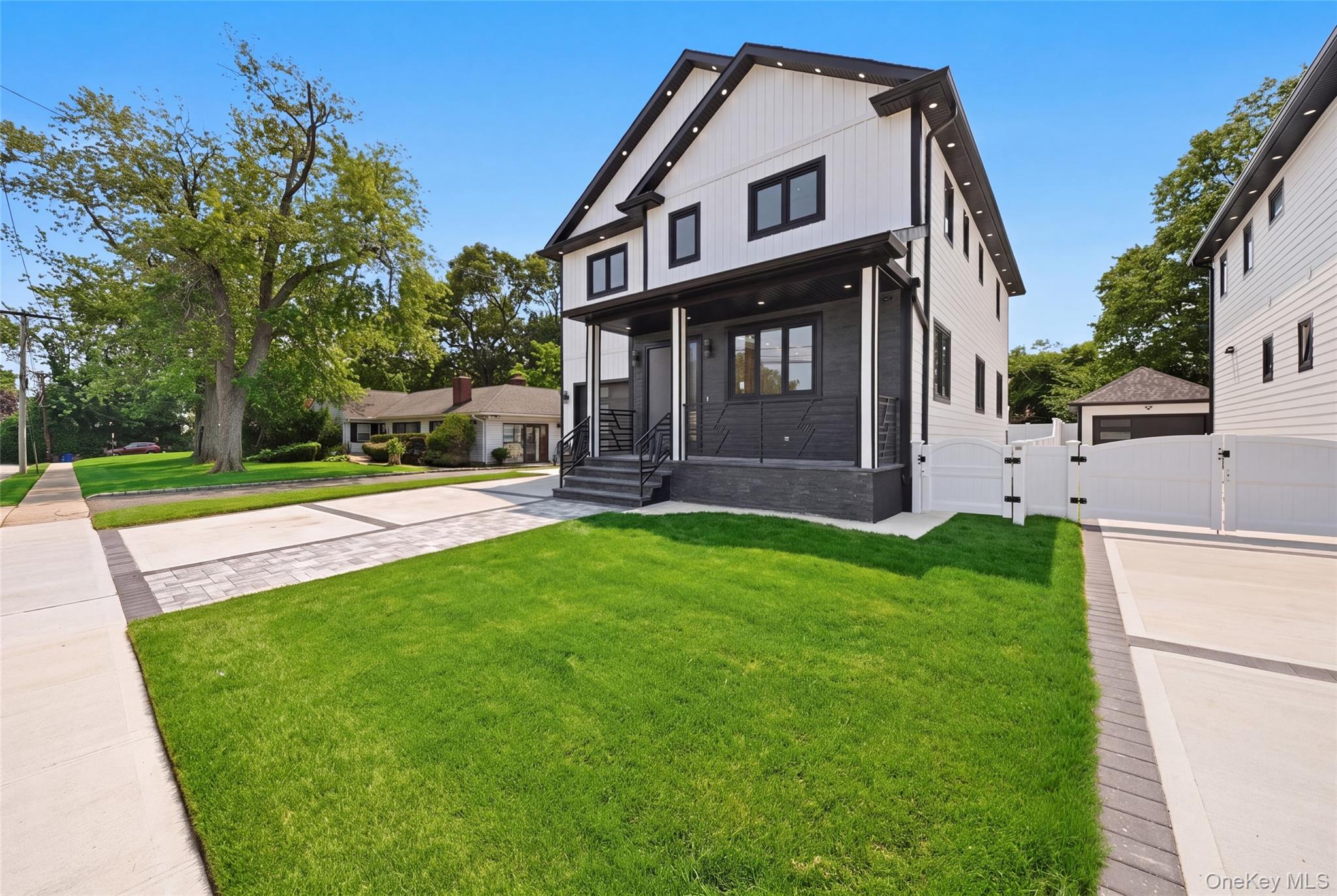 24 Surrey Lane – For Sale photo 3