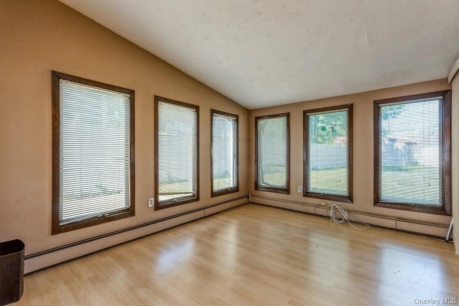 15 Bunker Lane – For Rent photo 3