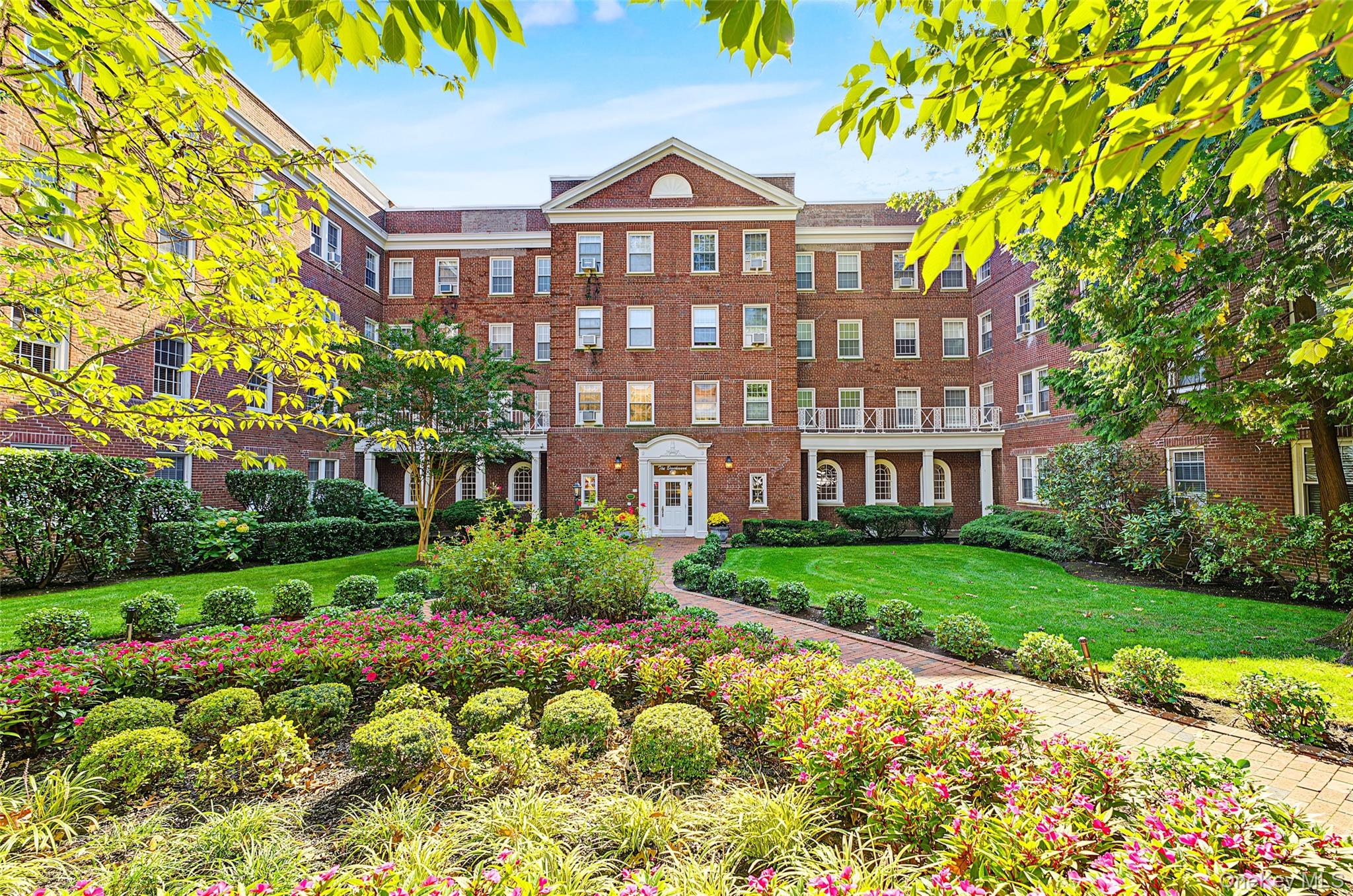 90 Knightbridge Rd, Unit 1J