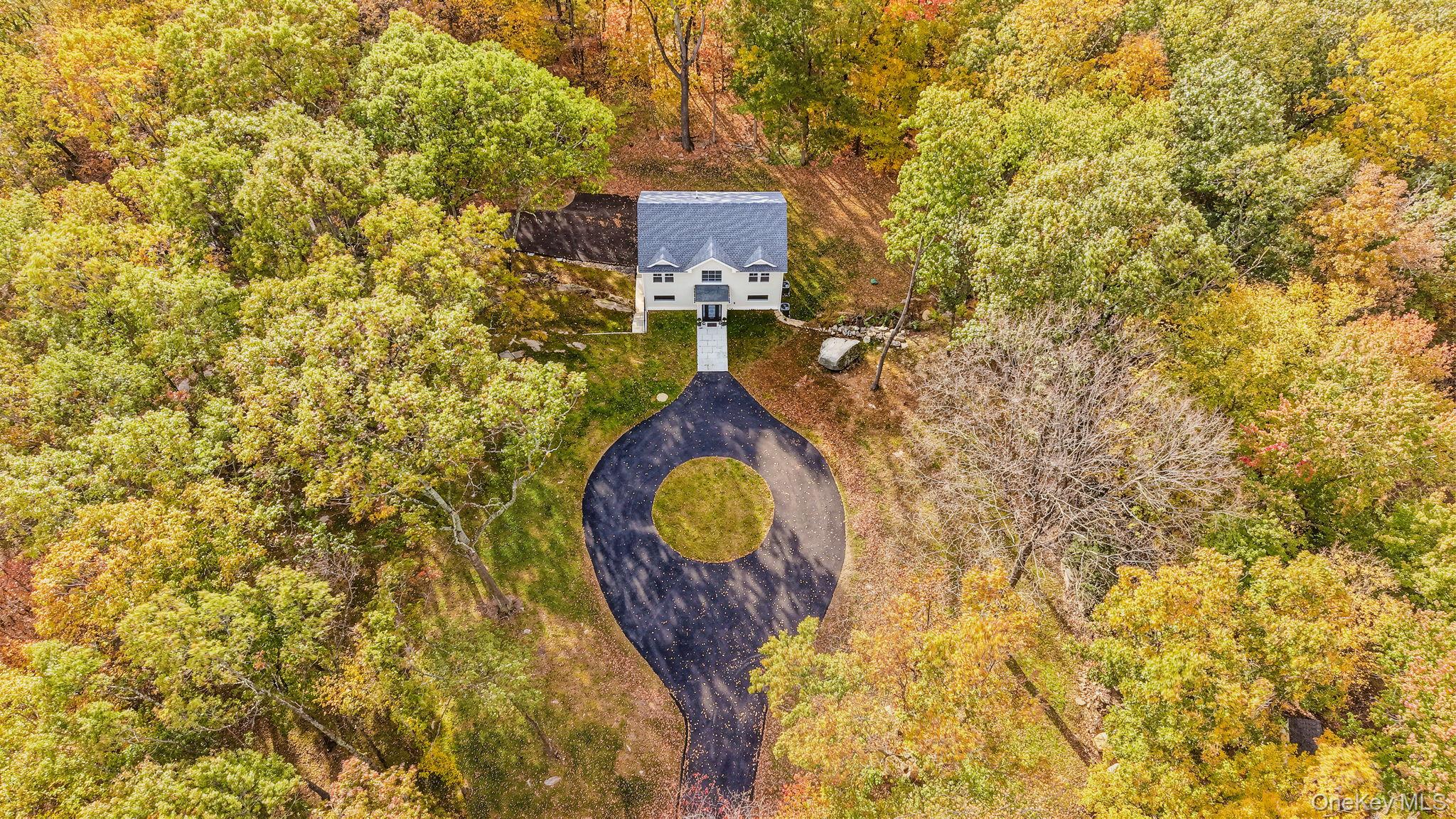 18 Laurel Road – For Sale photo 2
