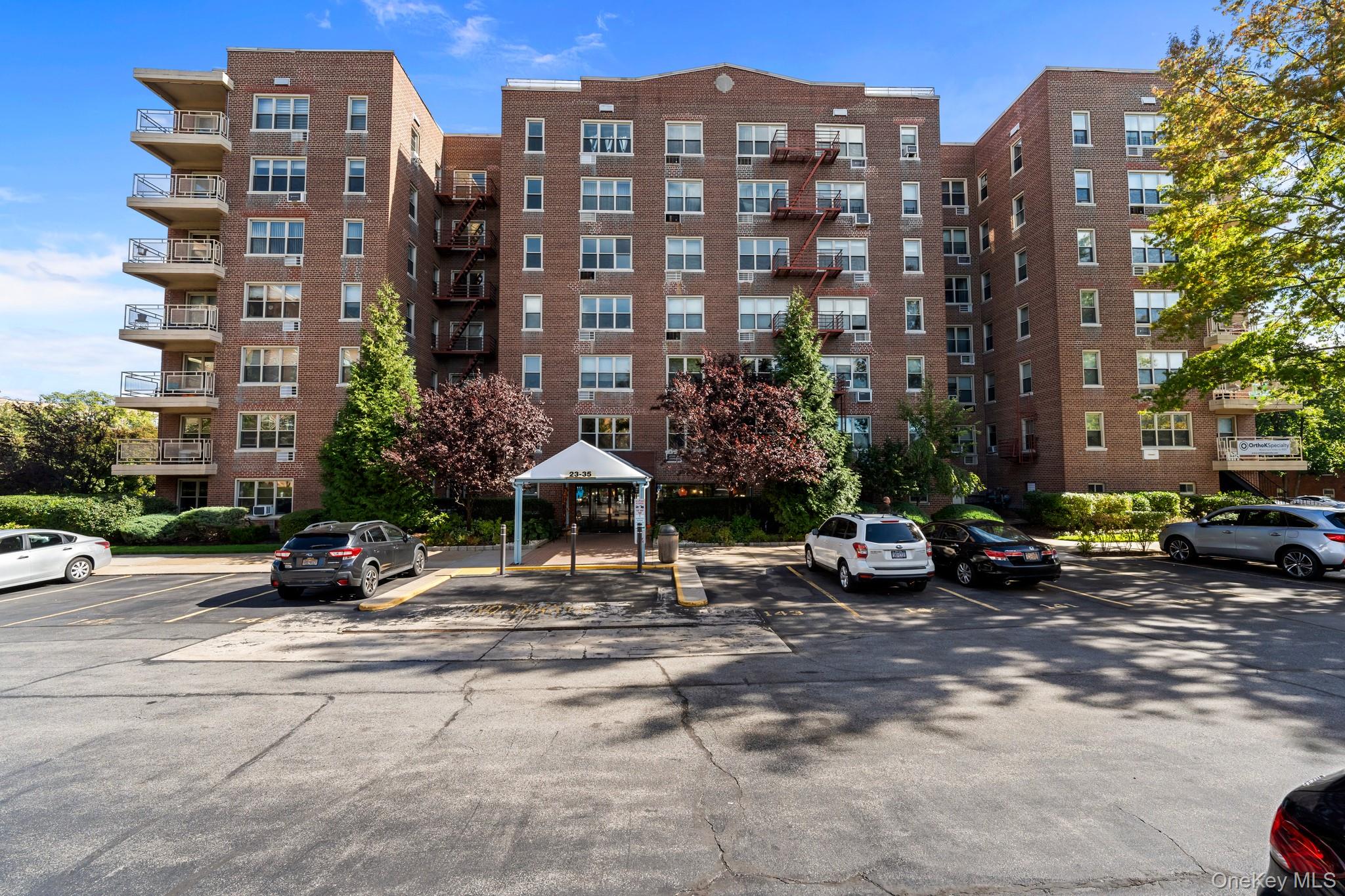 23-35 Bell Boulevard, Unit 1E2