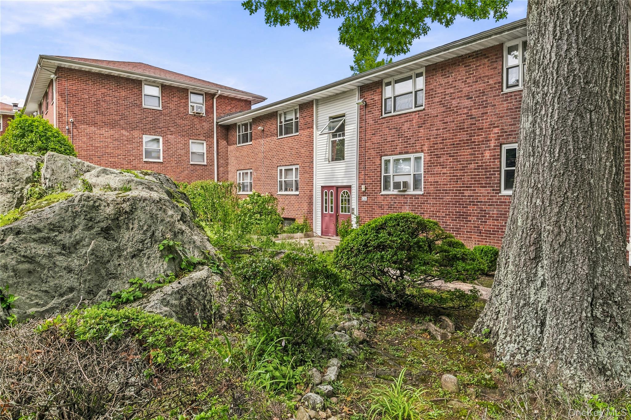 836 N Broadway, Unit 2E photo 2