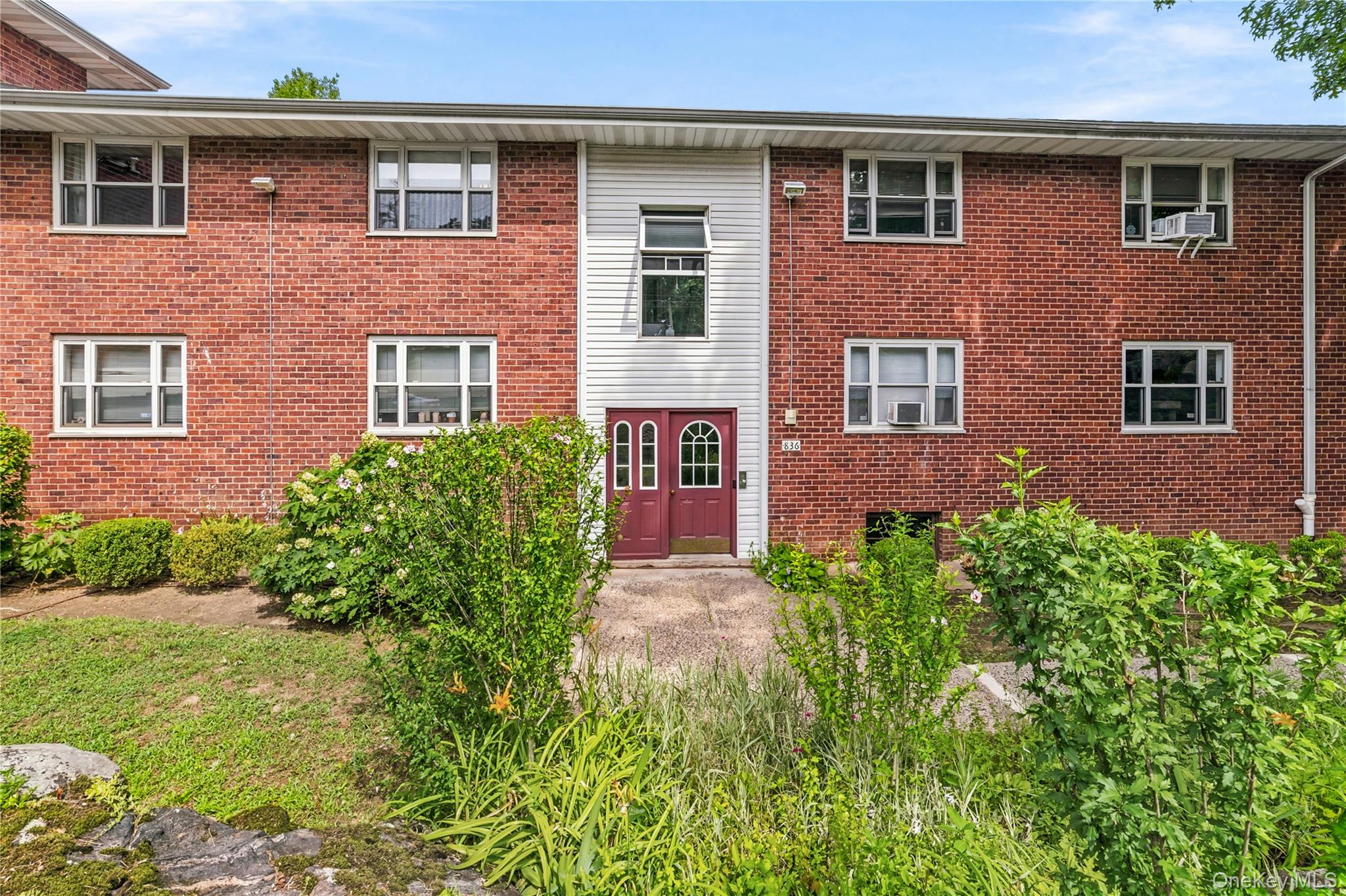 836 N Broadway, Unit 2E photo 3