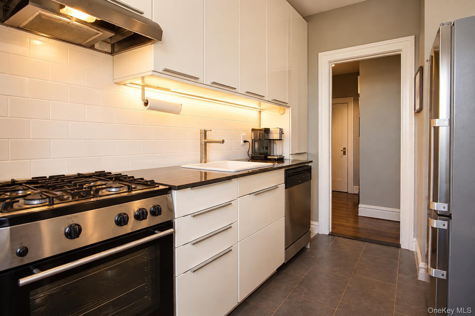 83-55 Lefferts Boulevard, Unit 6A photo 14