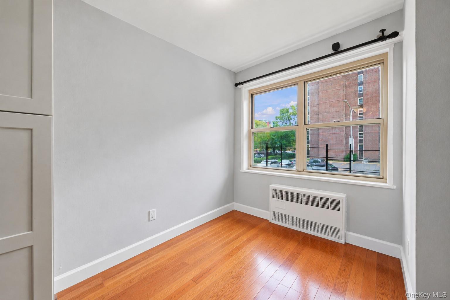 200 Cozine Avenue, Unit APT1E photo 11