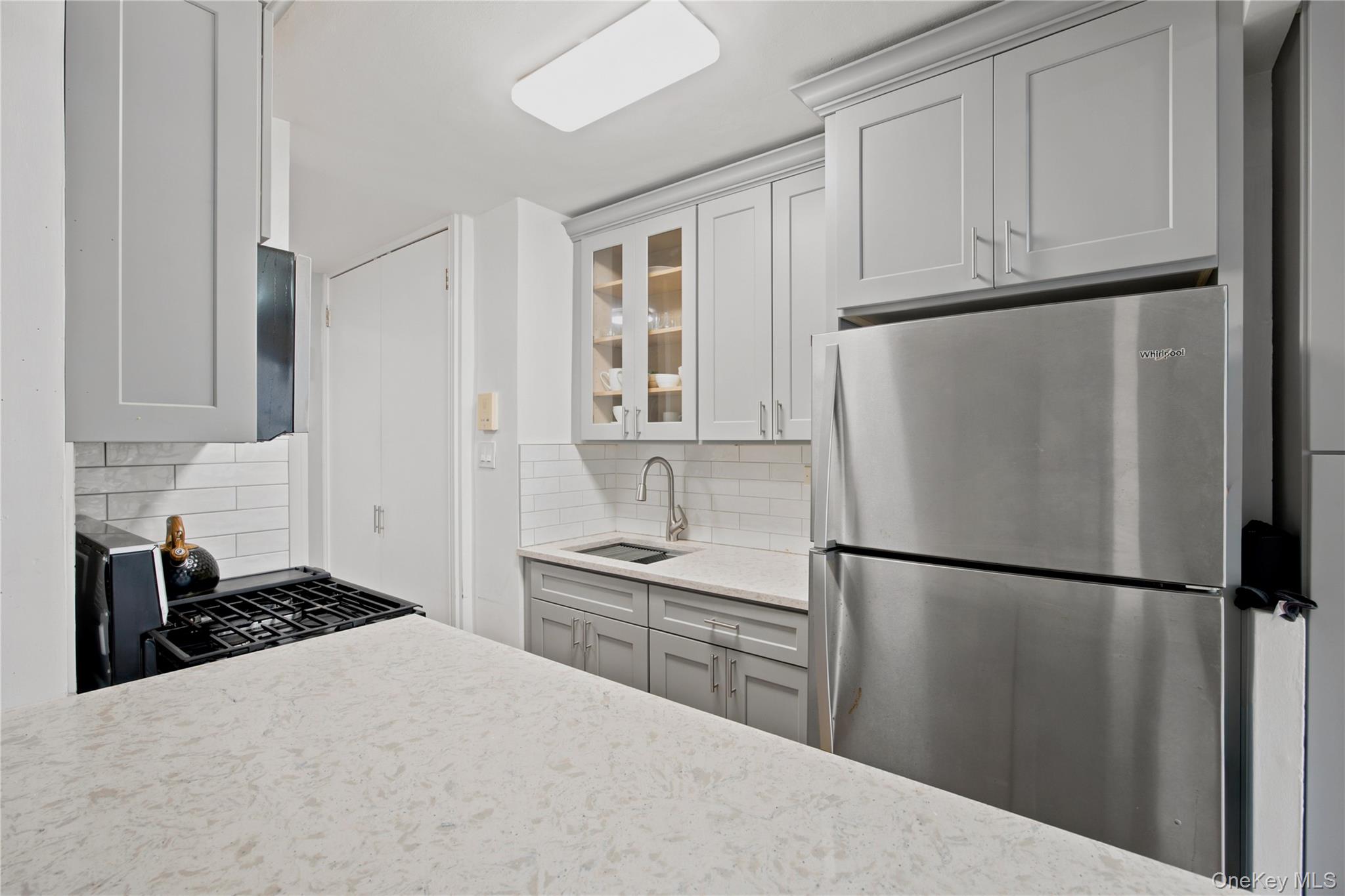 200 Cozine Avenue, Unit APT1E photo 7