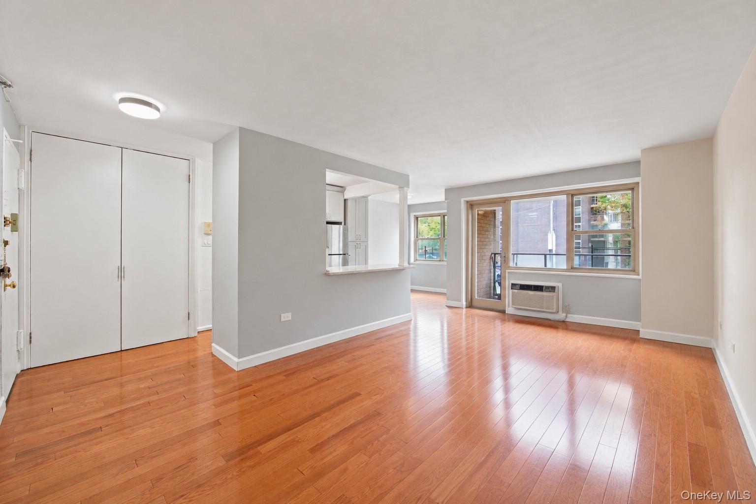 200 Cozine Avenue, Unit APT1E photo 3