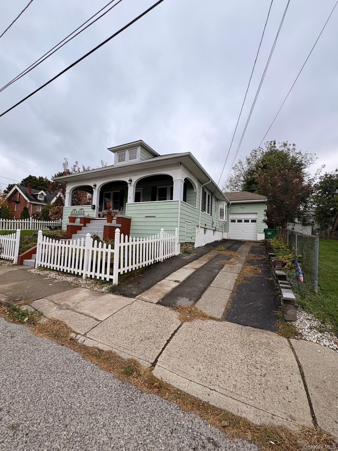 8 Davis Street – For Sale photo 4