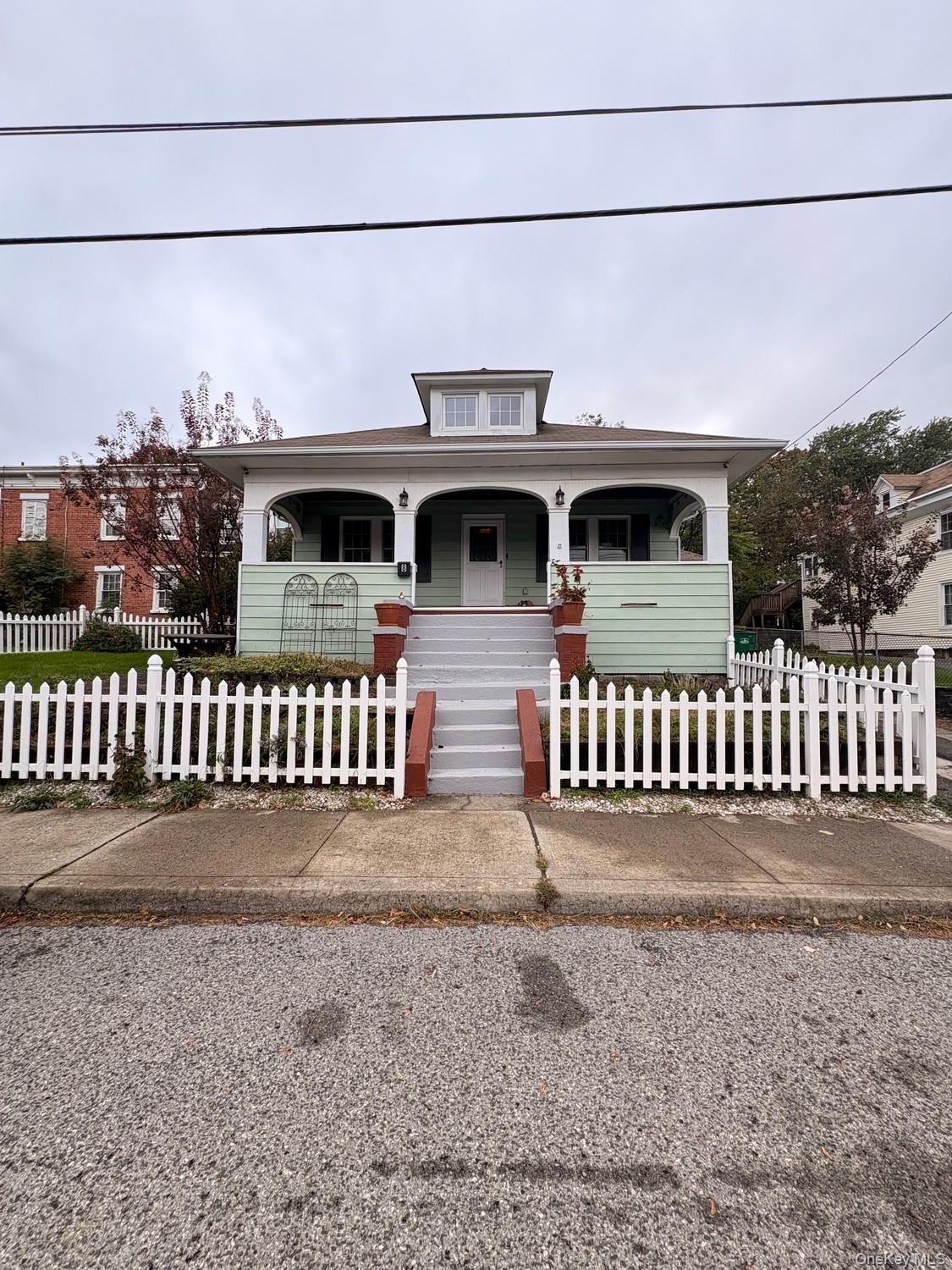 8 Davis Street – For Sale photo 3