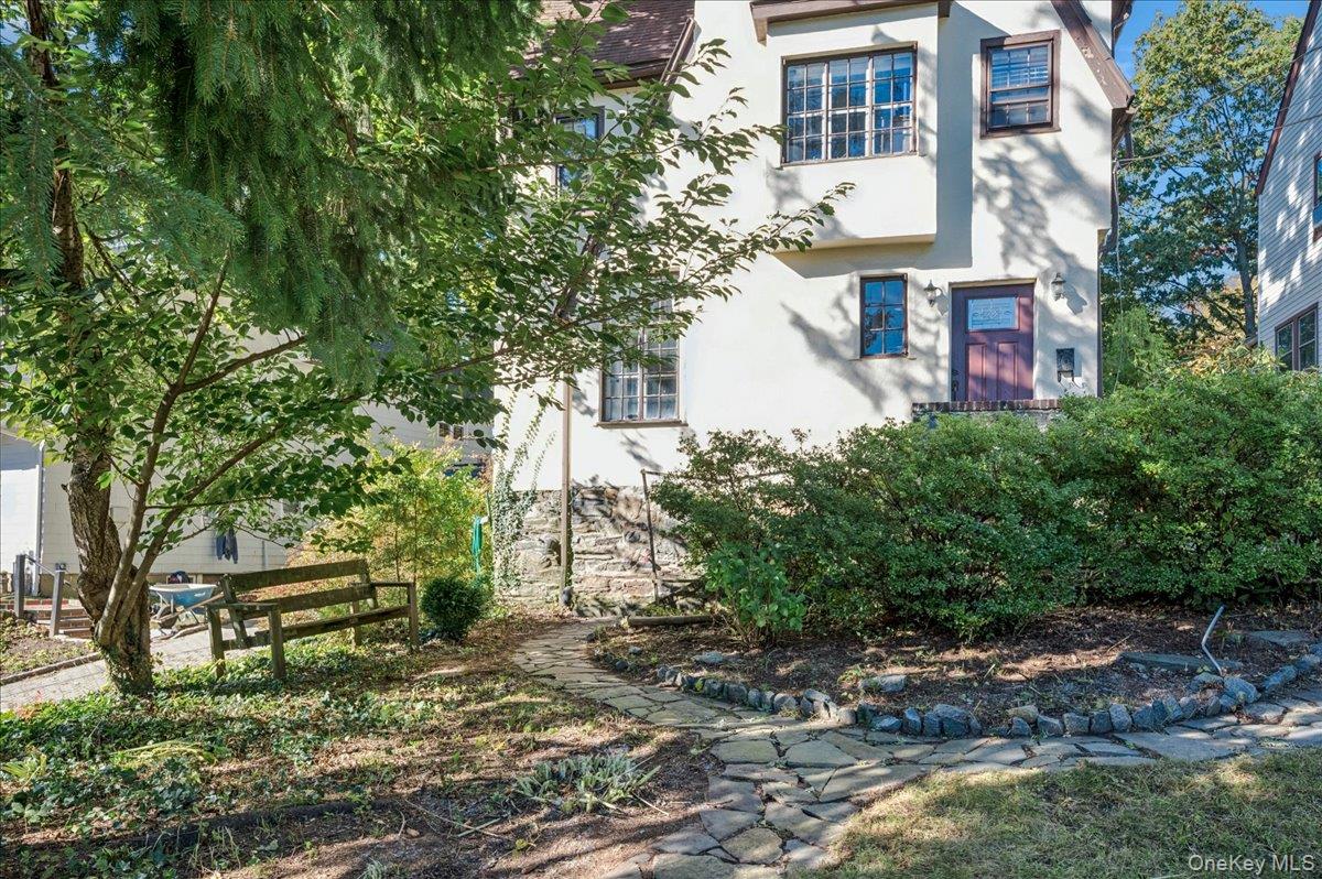 321 Bronxville Road – For Sale photo 2
