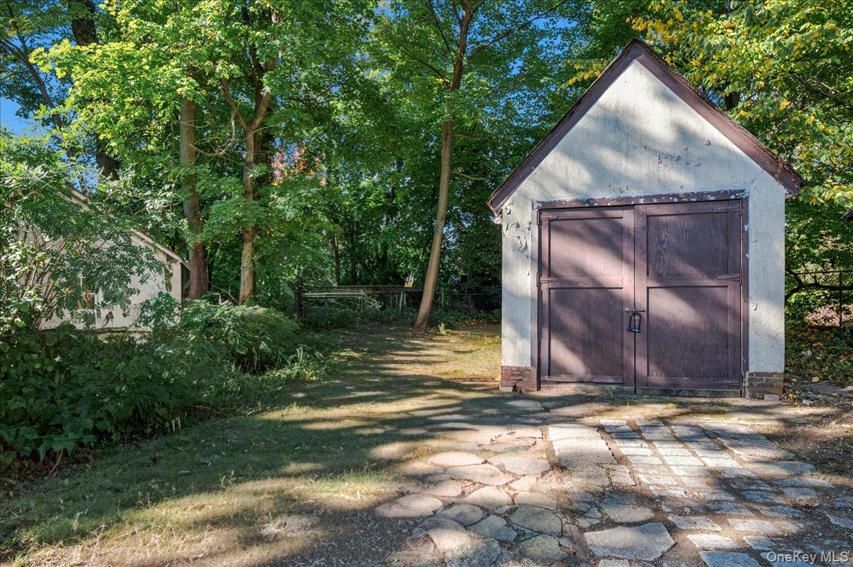 321 Bronxville Road – For Sale photo 22