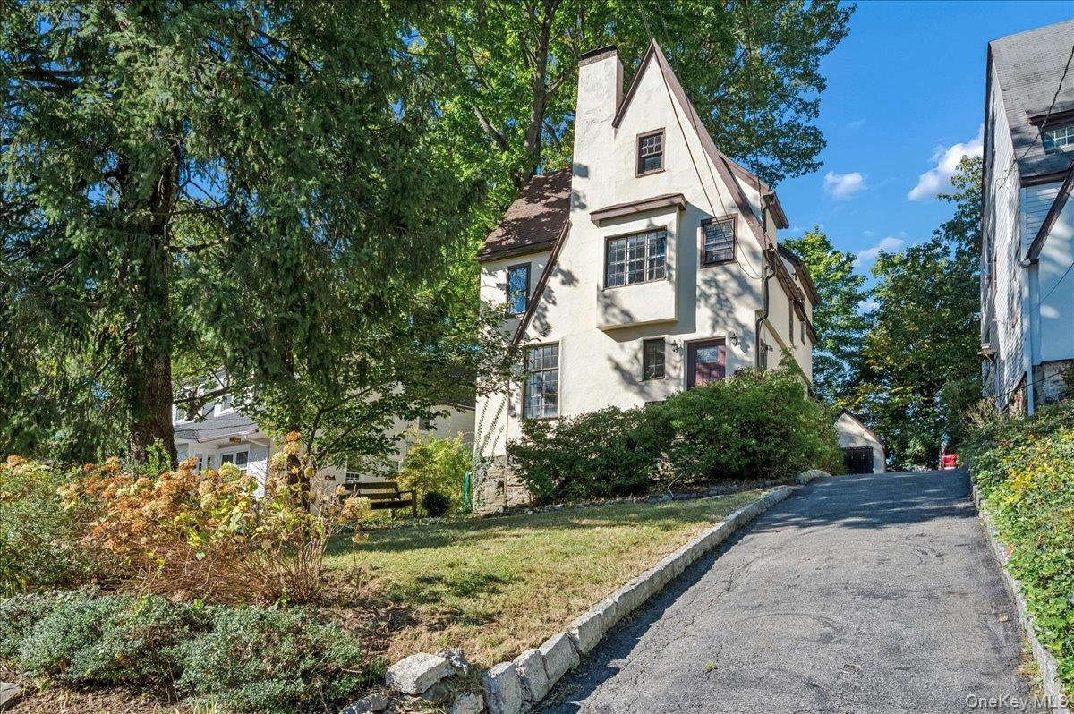 321 Bronxville Road – For Sale