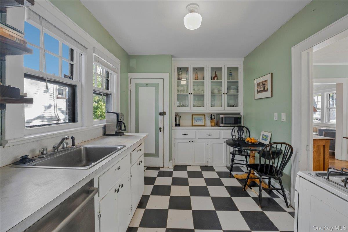 321 Bronxville Road – For Sale photo 15