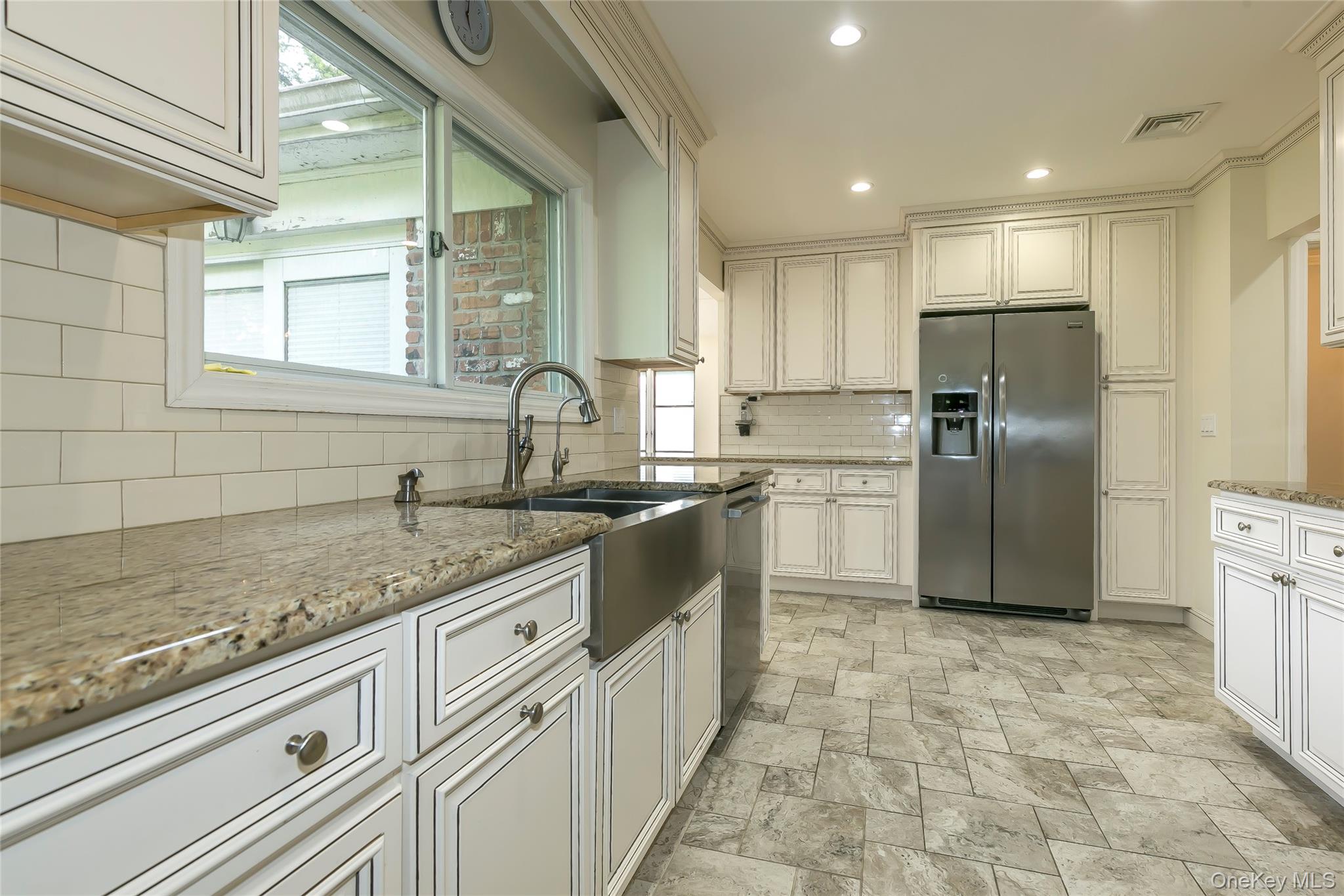 15 Somerset Drive S – For Rent photo 11