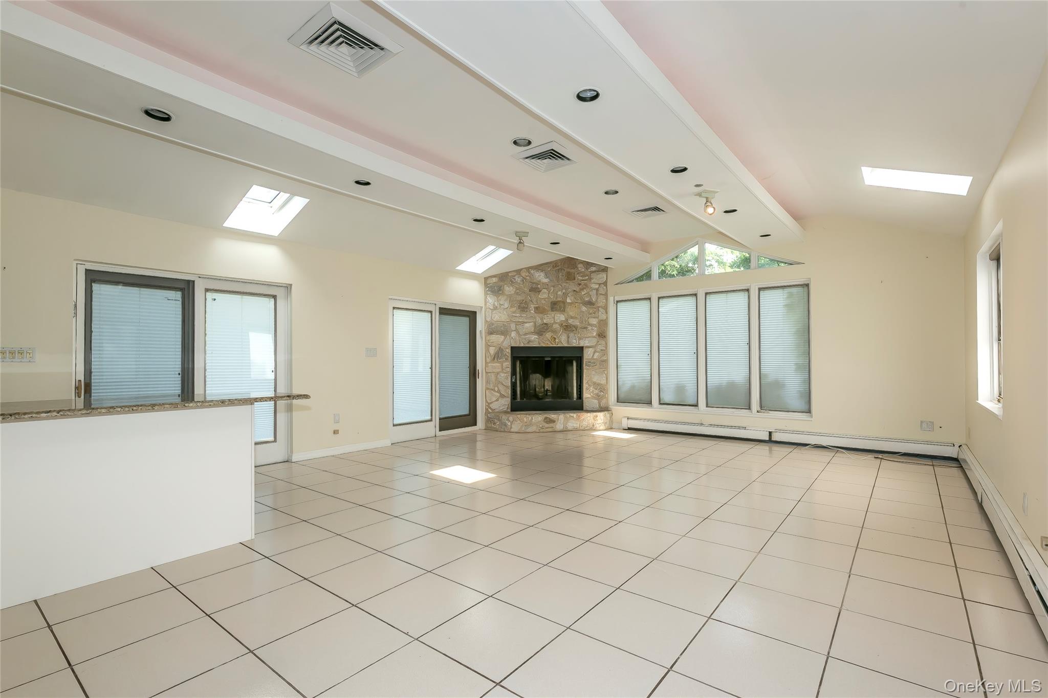15 Somerset Drive S – For Rent photo 17