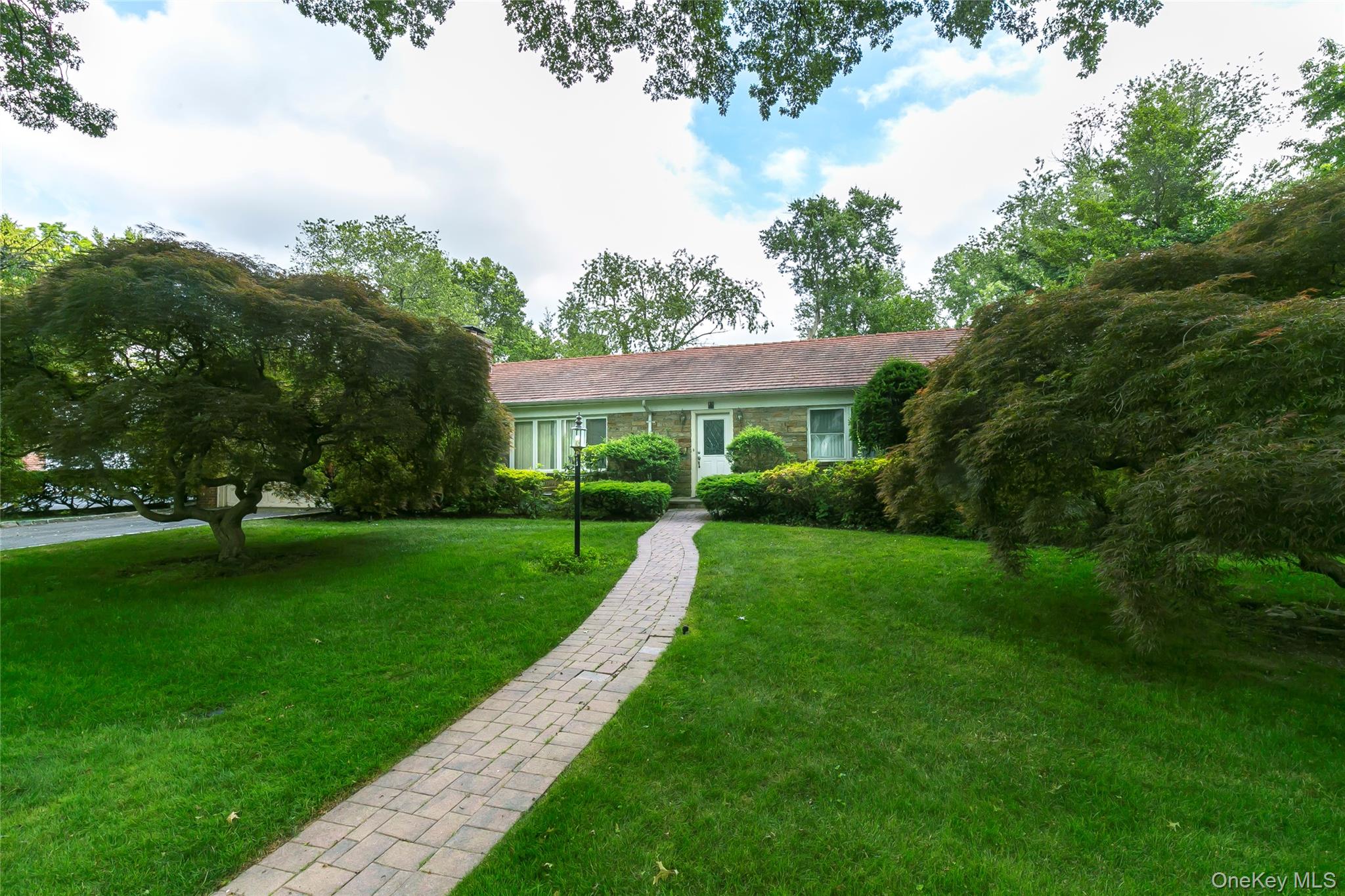 15 Somerset Drive S – For Rent photo 2