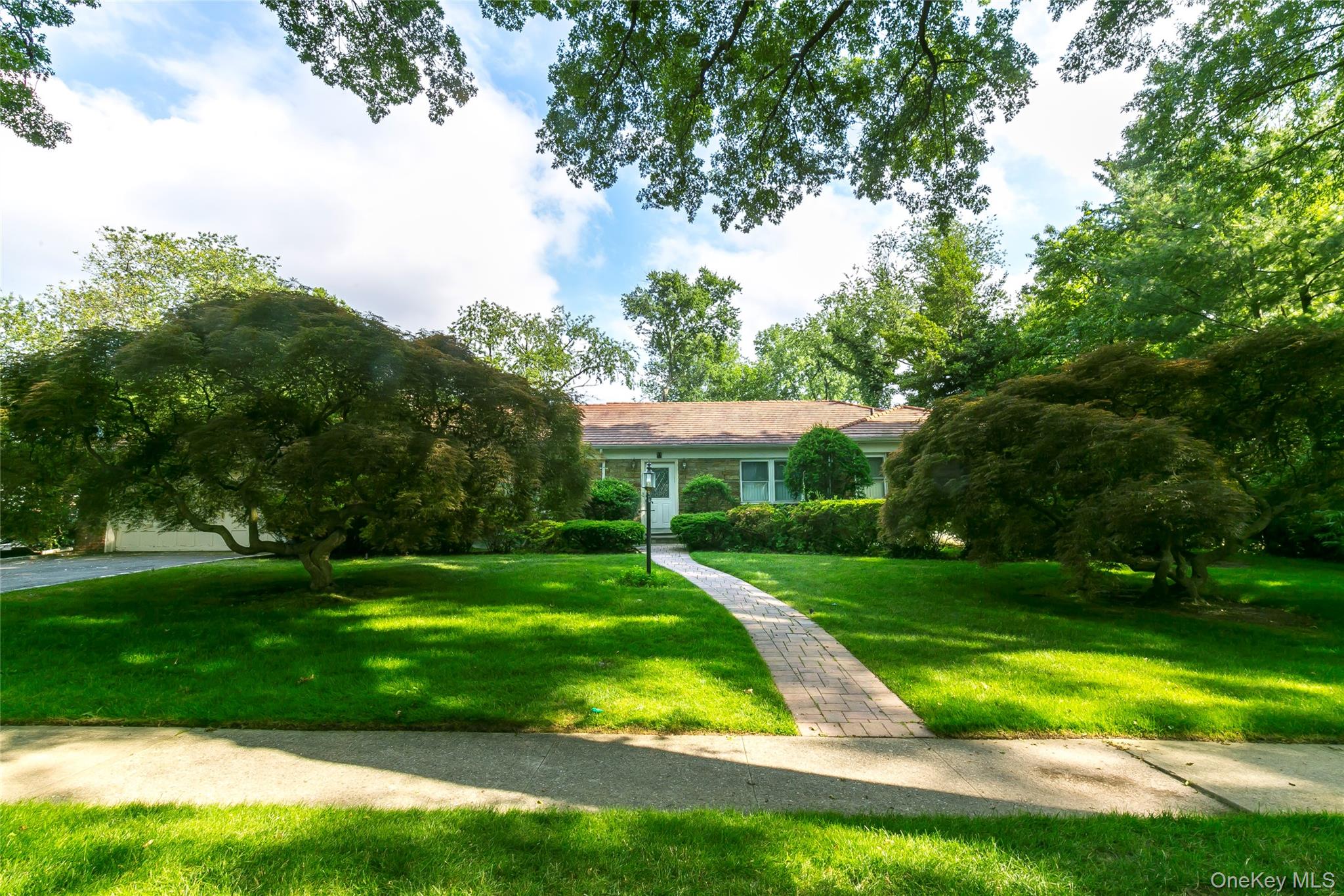 15 Somerset Drive S – For Rent