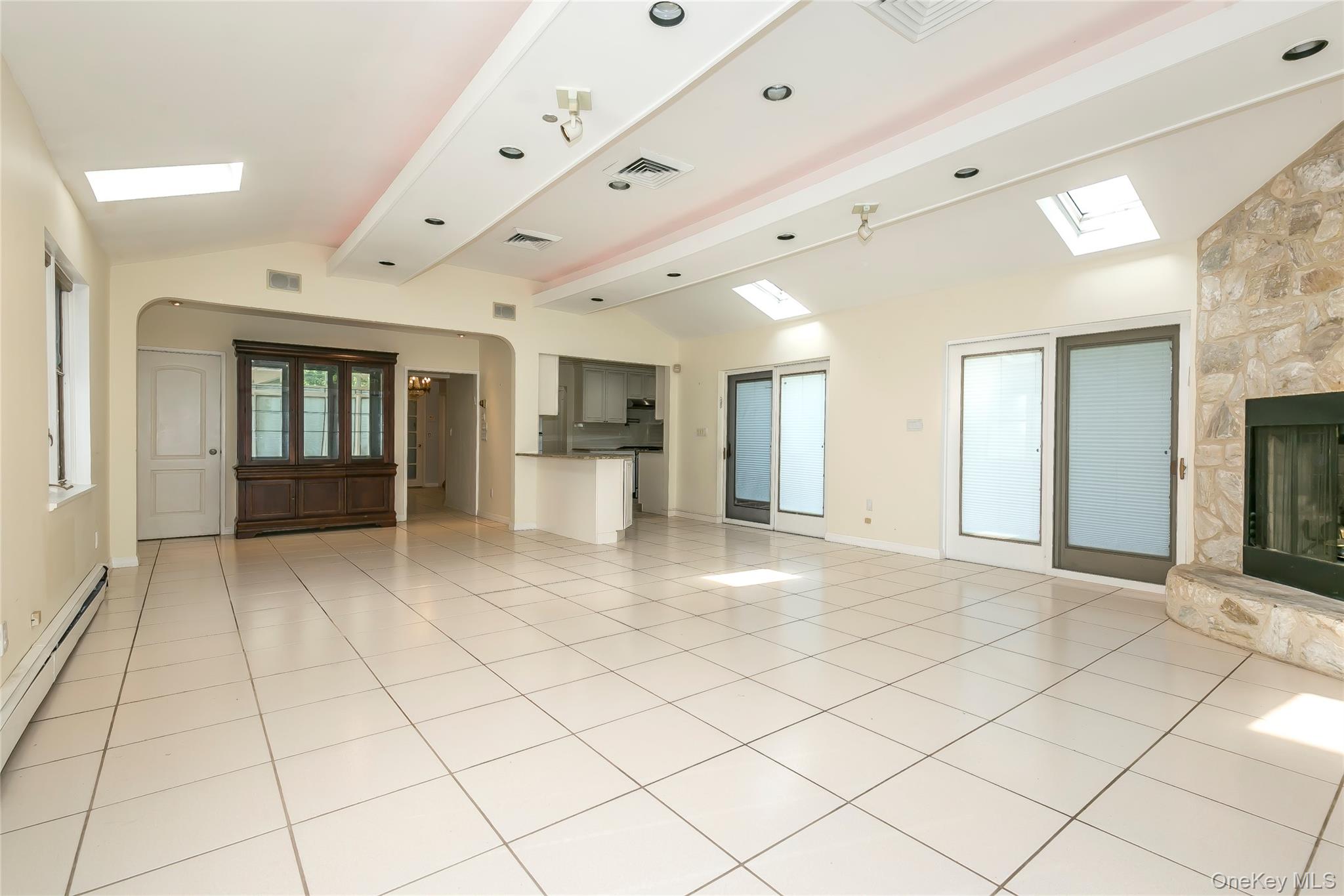 15 Somerset Drive S – For Rent photo 16