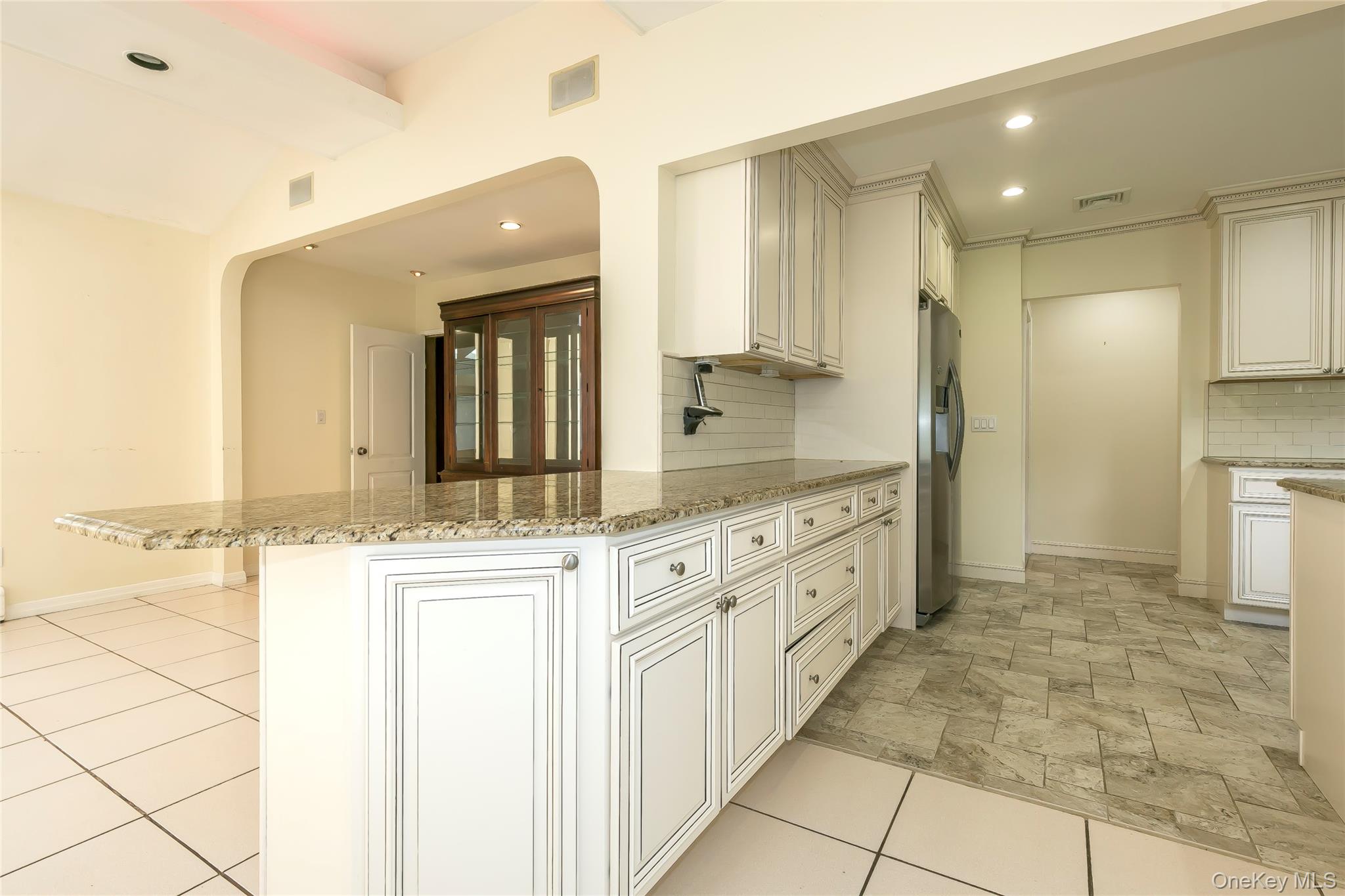15 Somerset Drive S – For Rent photo 8