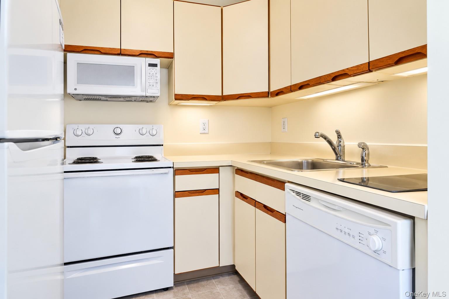 360 Shore Road, Unit 5A photo 2