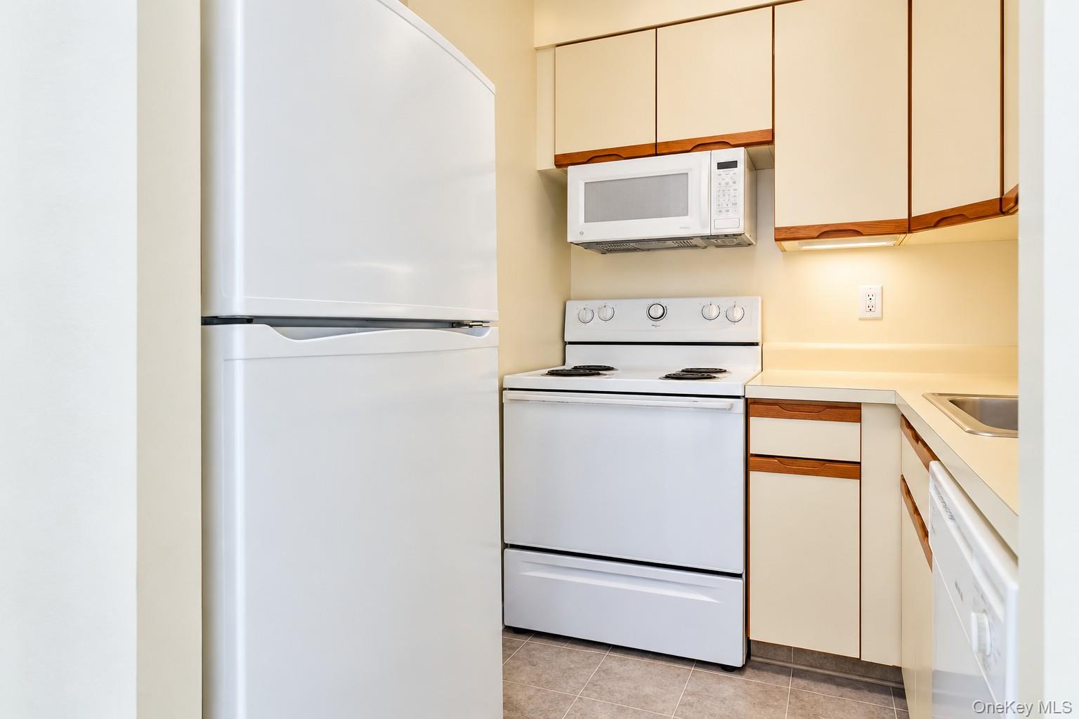 360 Shore Road, Unit 5A photo 3