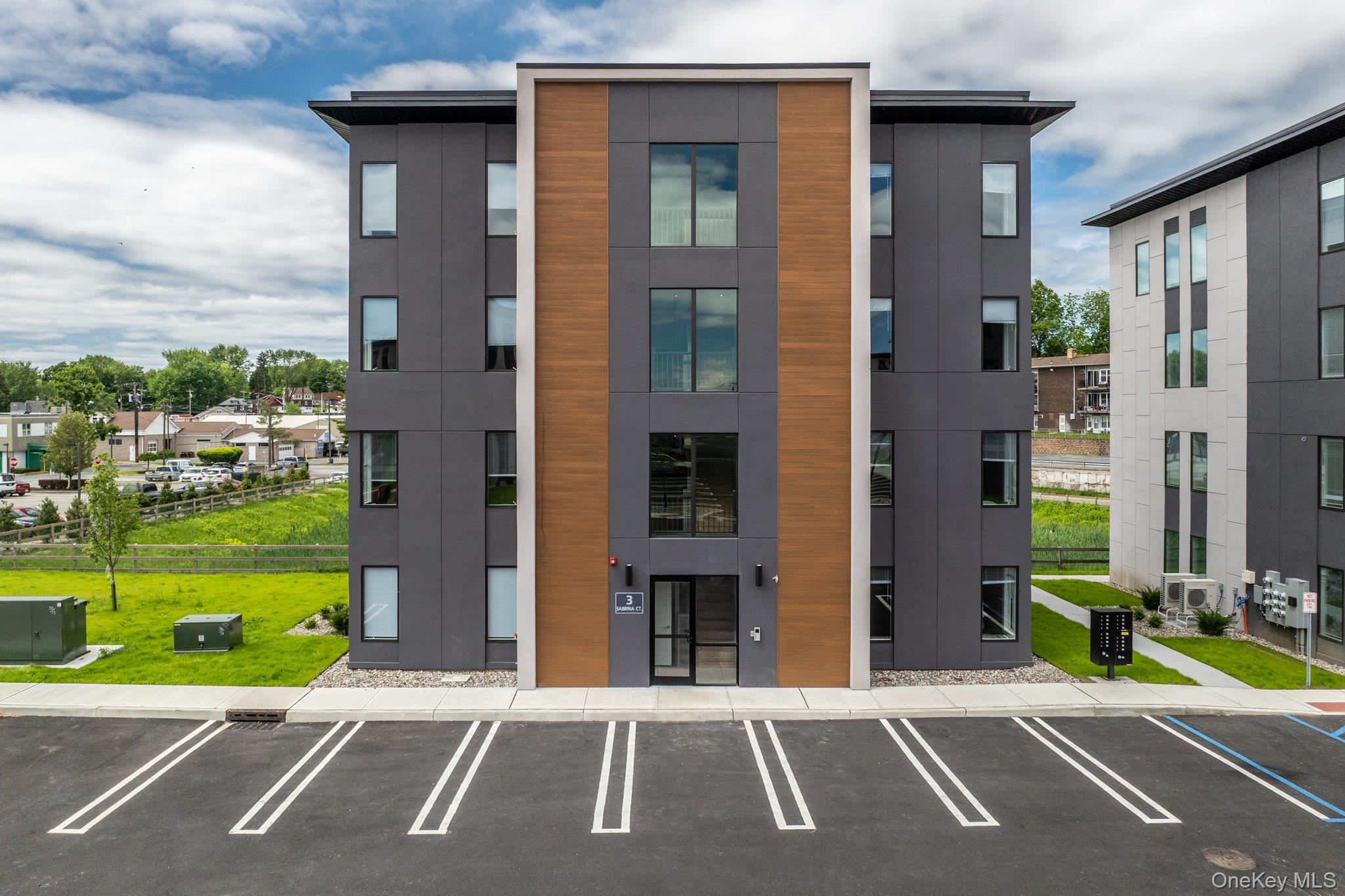 7 Giada Lane, Unit 3
