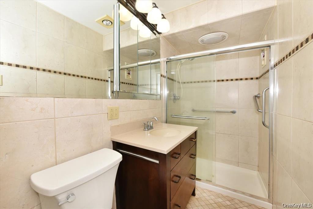 180 S Middle Neck Road, Unit 3-K photo 13