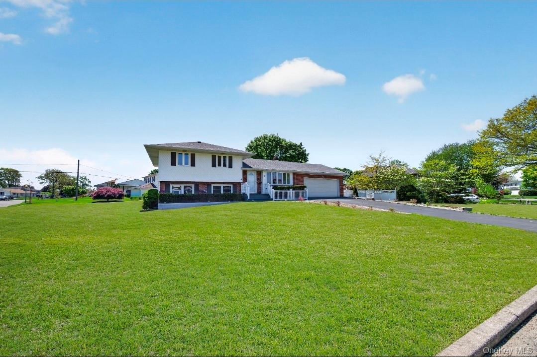 8 Whitebirch Lane – For Sale photo 2