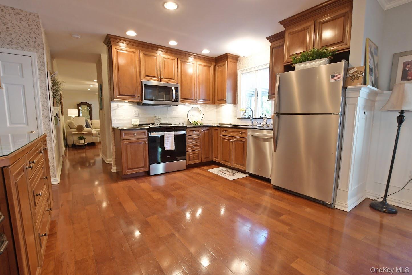 10 Artist Lake Boulevard – For Sale photo 10