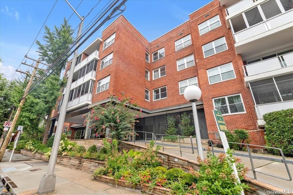 1 Kensignton Gate, Unit 209 photo 2