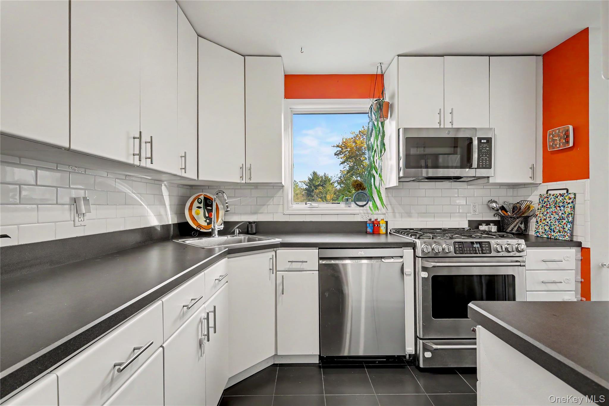 21 Lakeview Avenue W – For Sale photo 20