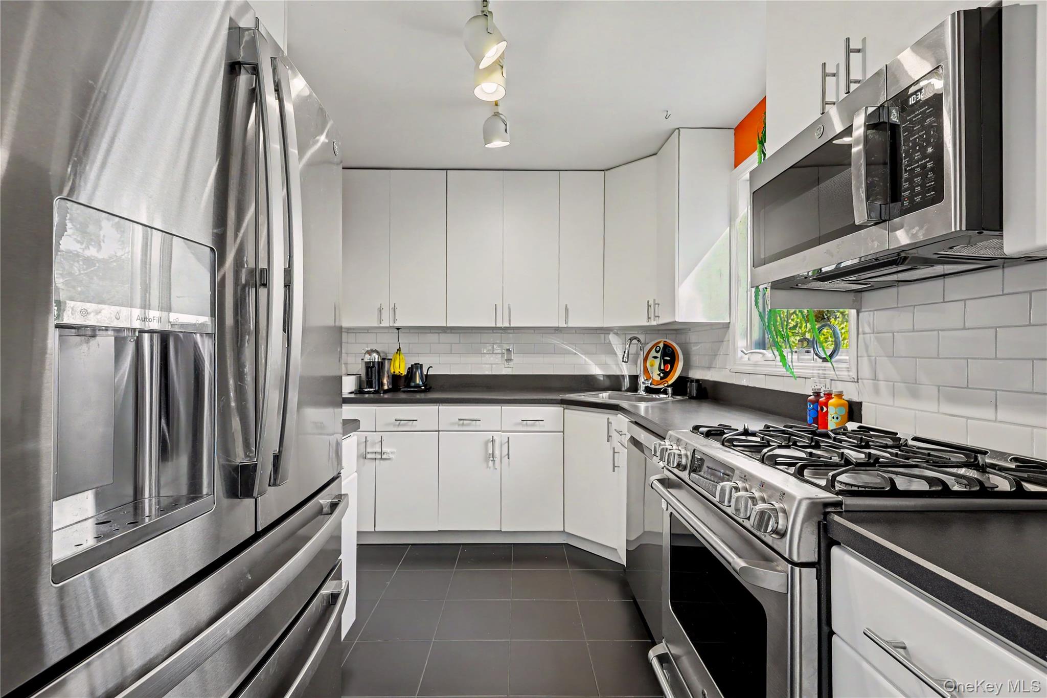 21 Lakeview Avenue W – For Sale photo 19