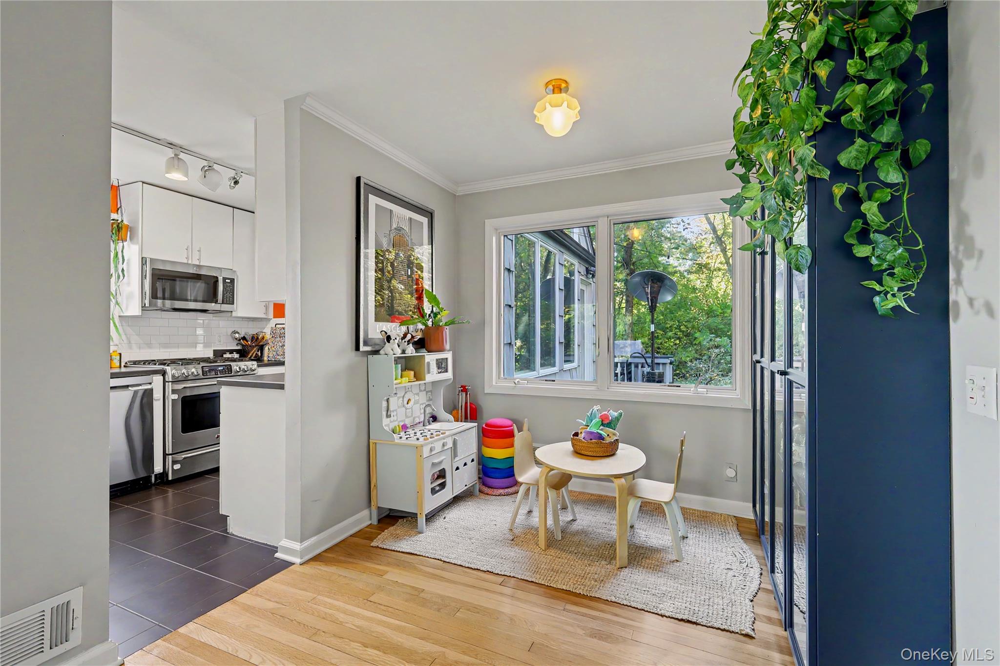21 Lakeview Avenue W – For Sale photo 9