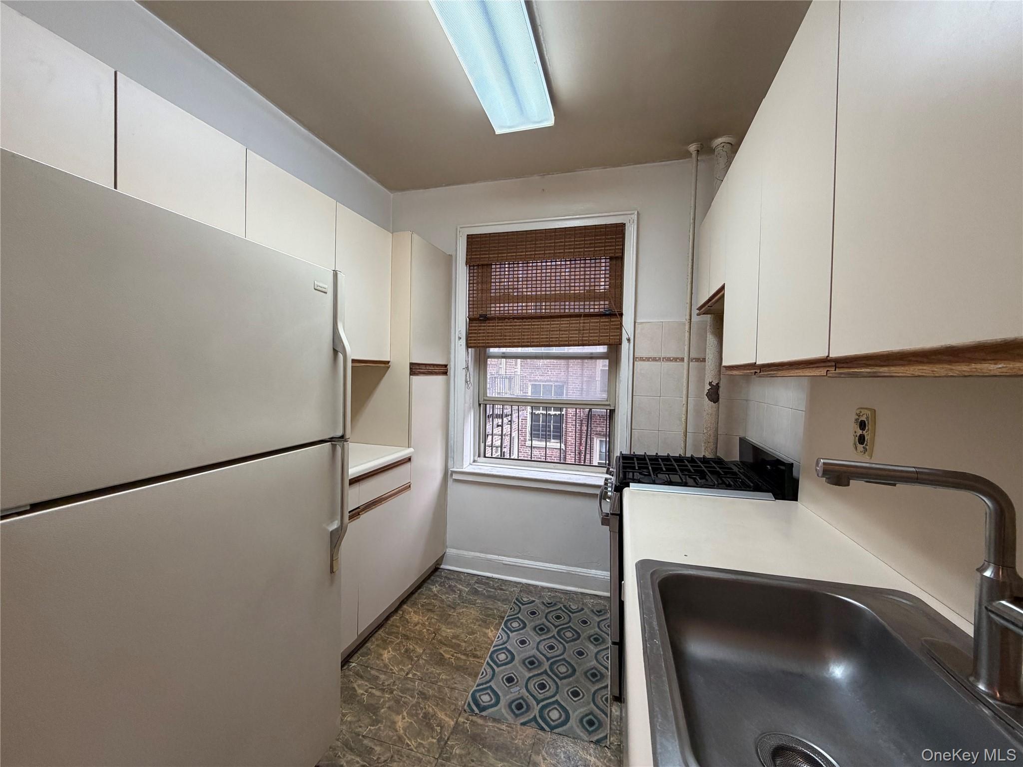 48-17 42 Avenue, Unit 4E photo 5