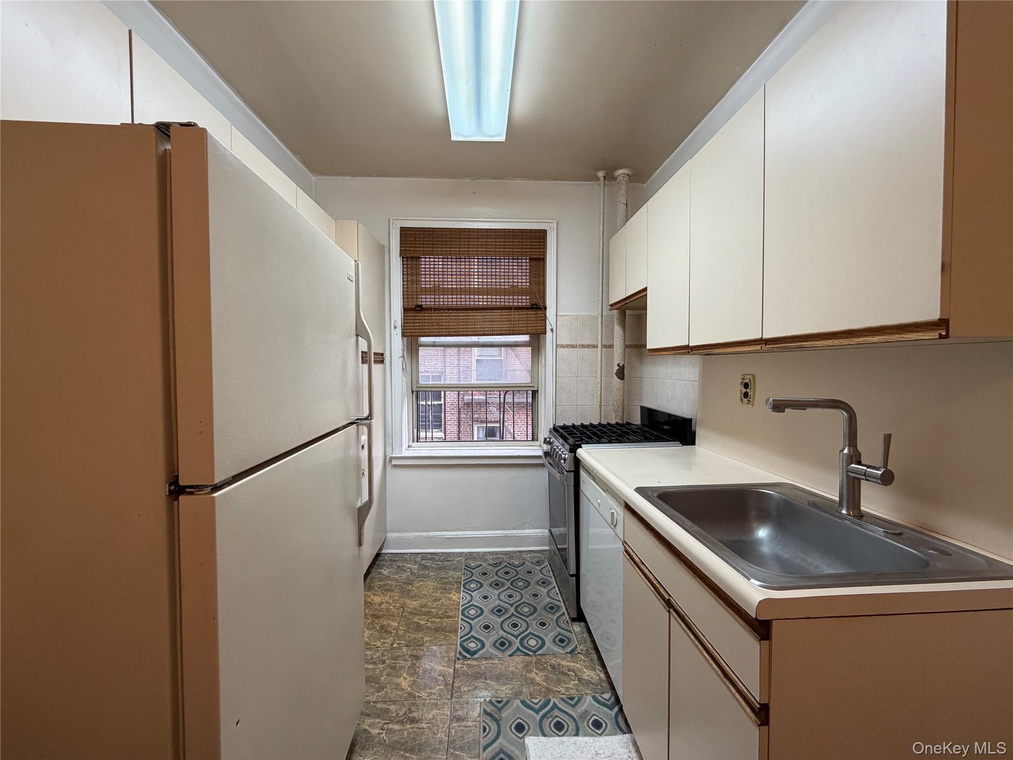 48-17 42 Avenue, Unit 4E photo 4