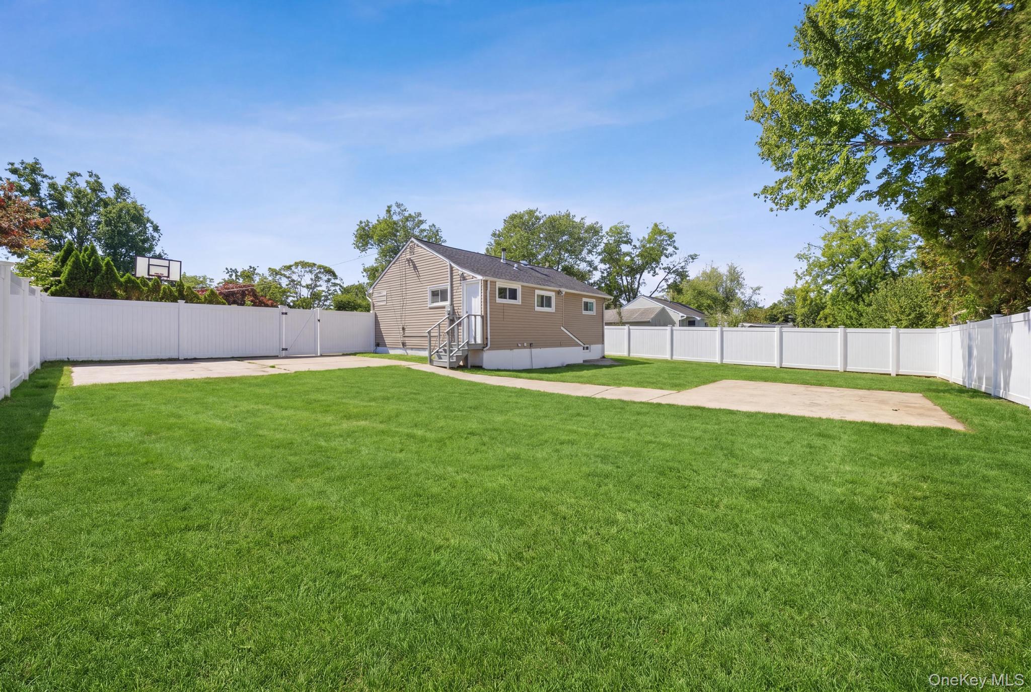 25 E Maple Street – For Sale photo 4