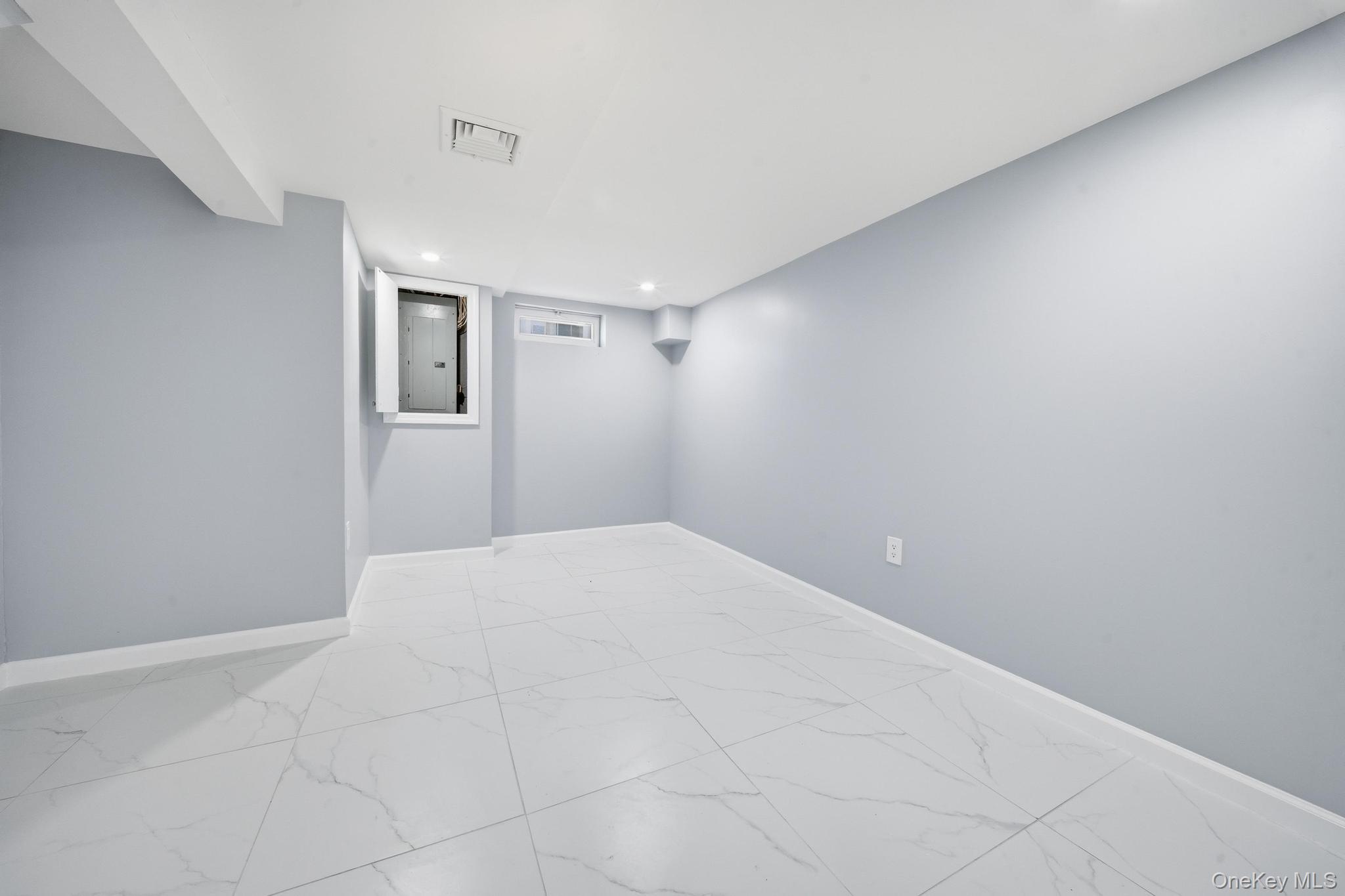 25 E Maple Street – For Sale photo 16