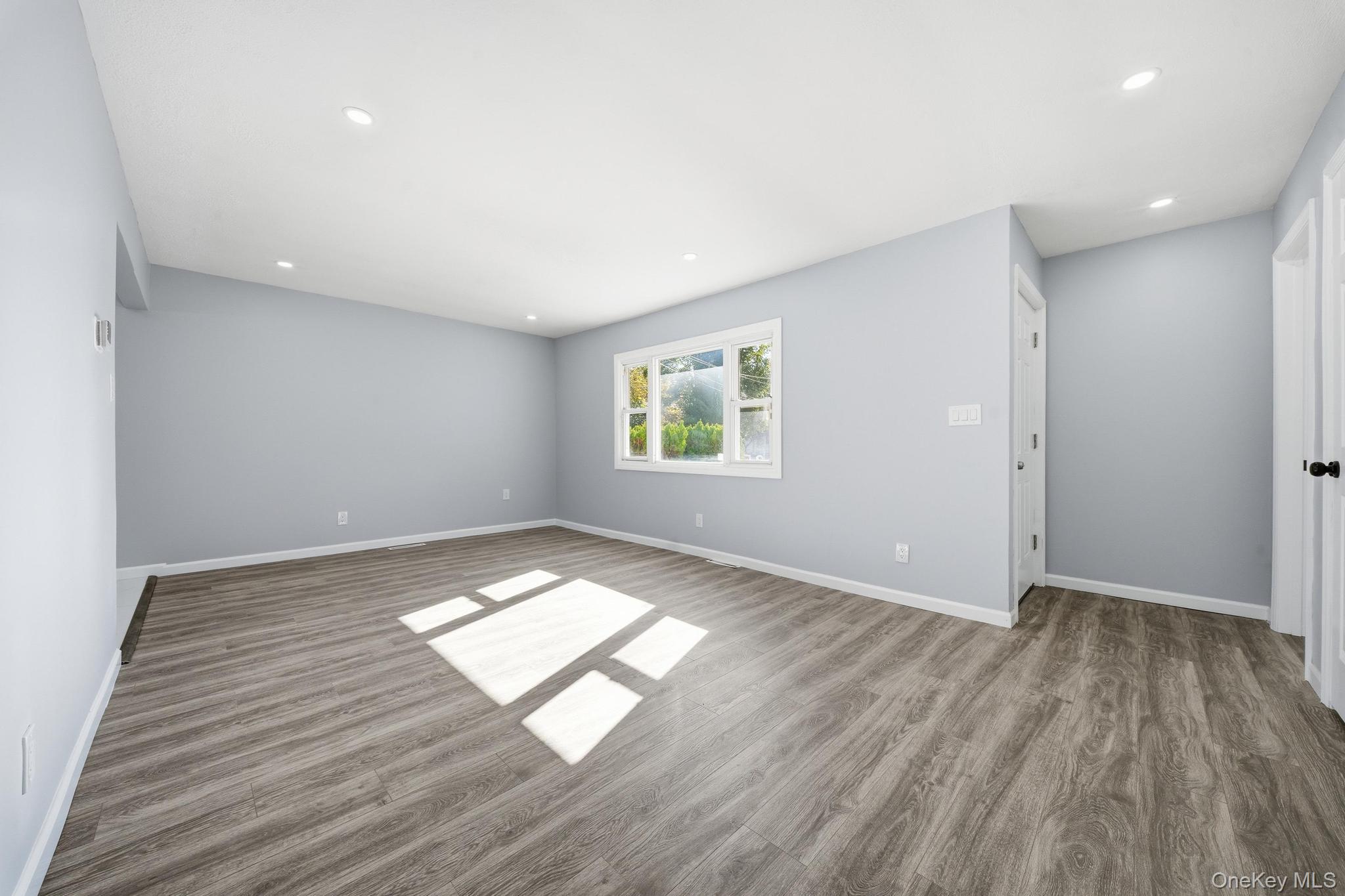 25 E Maple Street – For Sale photo 14