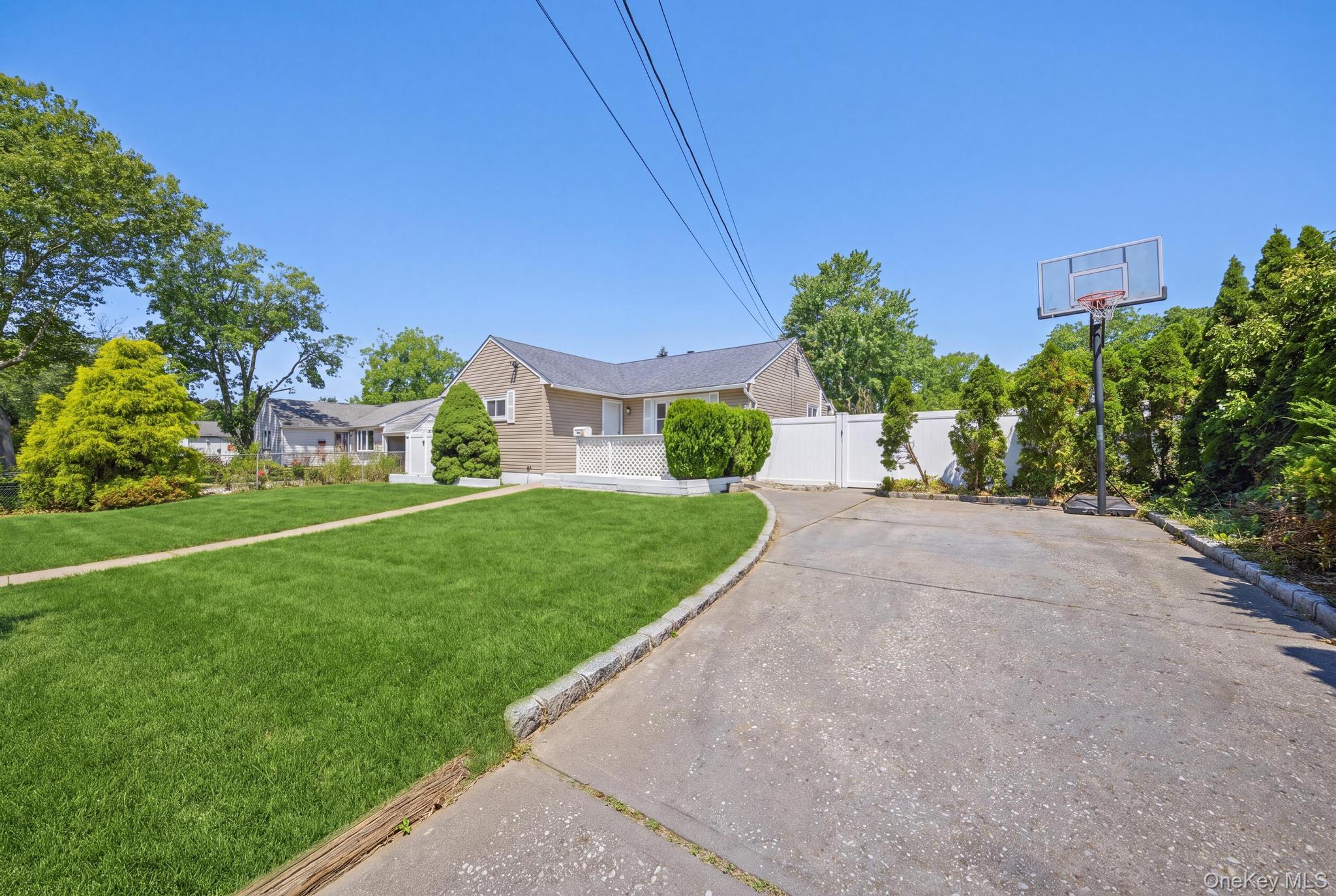 25 E Maple Street – For Sale photo 5