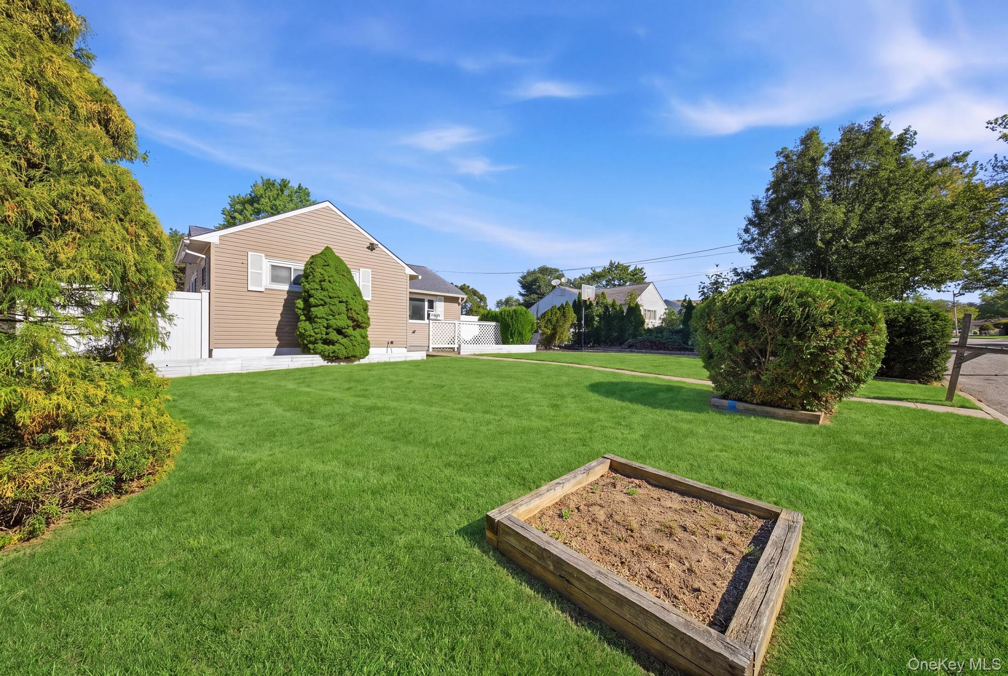 25 E Maple Street – For Sale photo 3