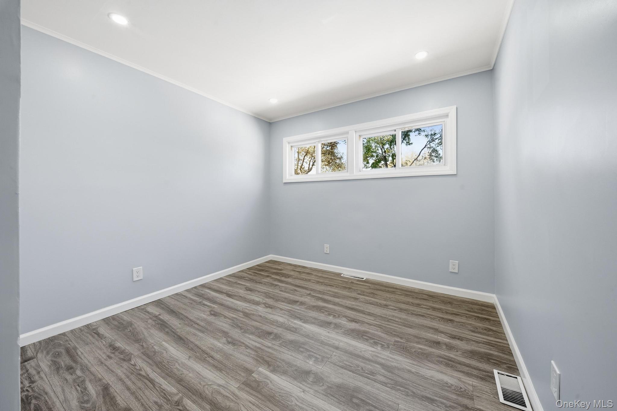25 E Maple Street – For Sale photo 12