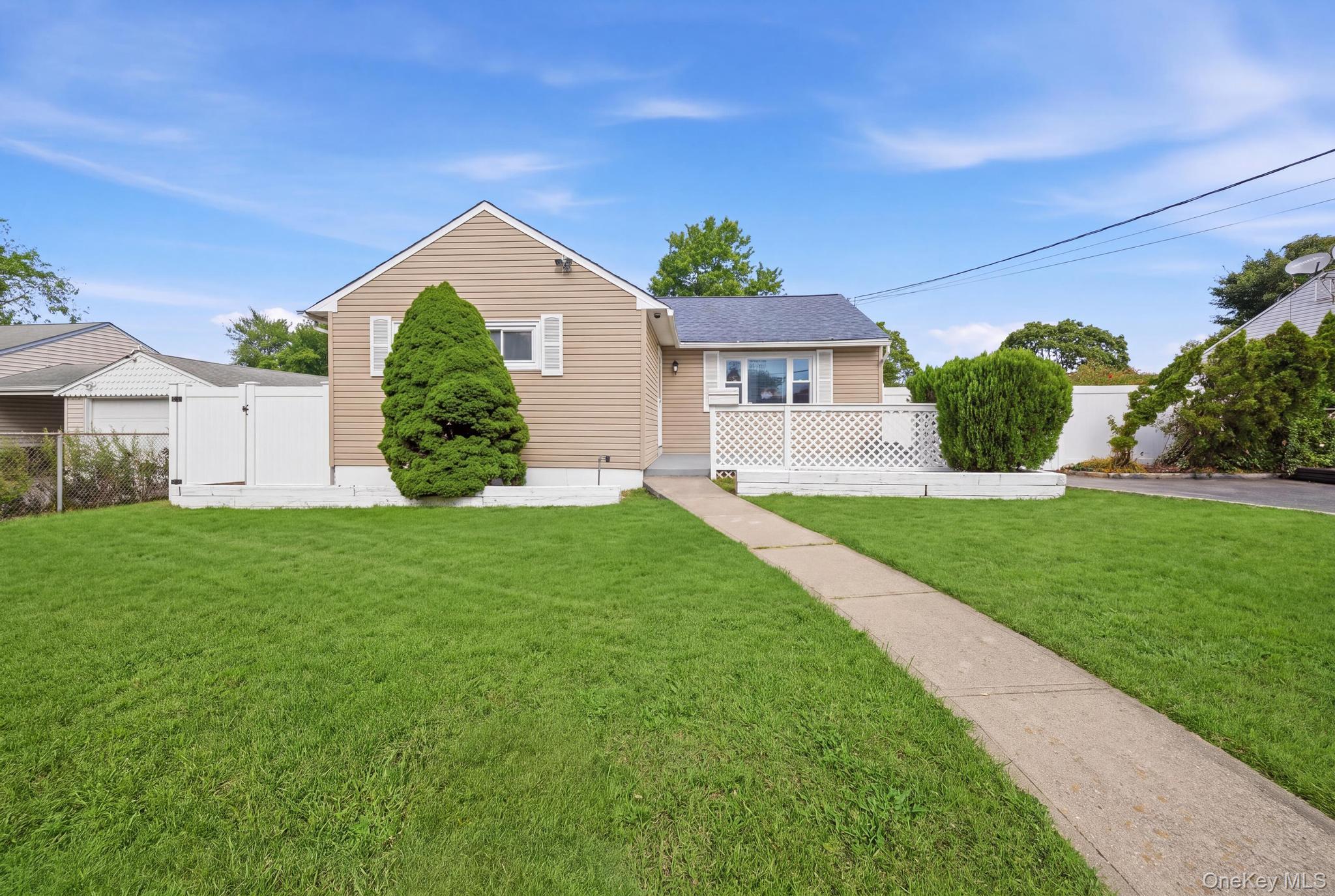 25 E Maple Street – For Sale photo 2