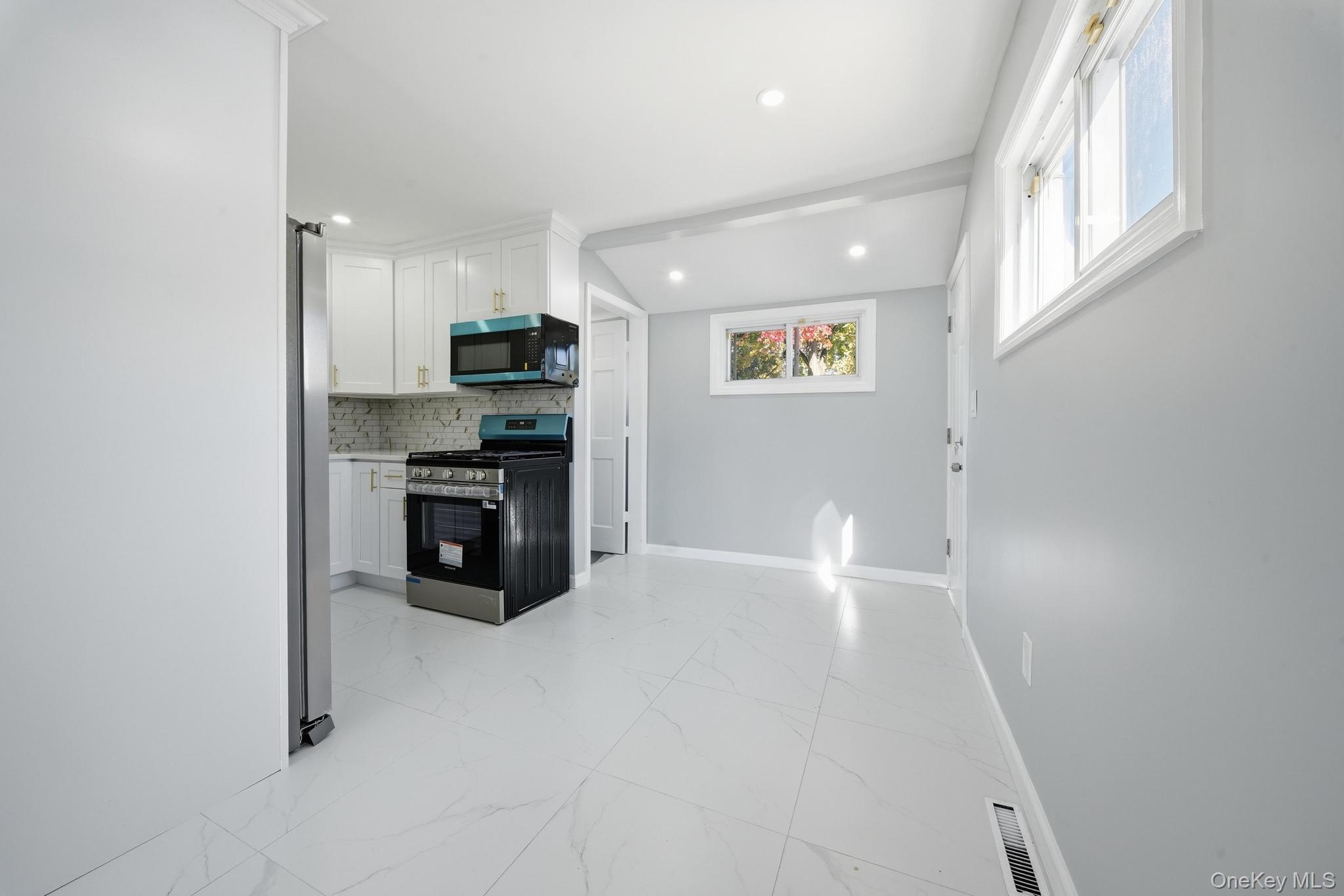 25 E Maple Street – For Sale photo 8