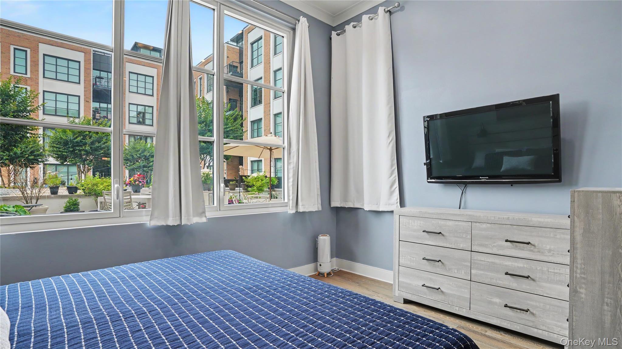 100 Garvies Point Road, Unit 1005 photo 12