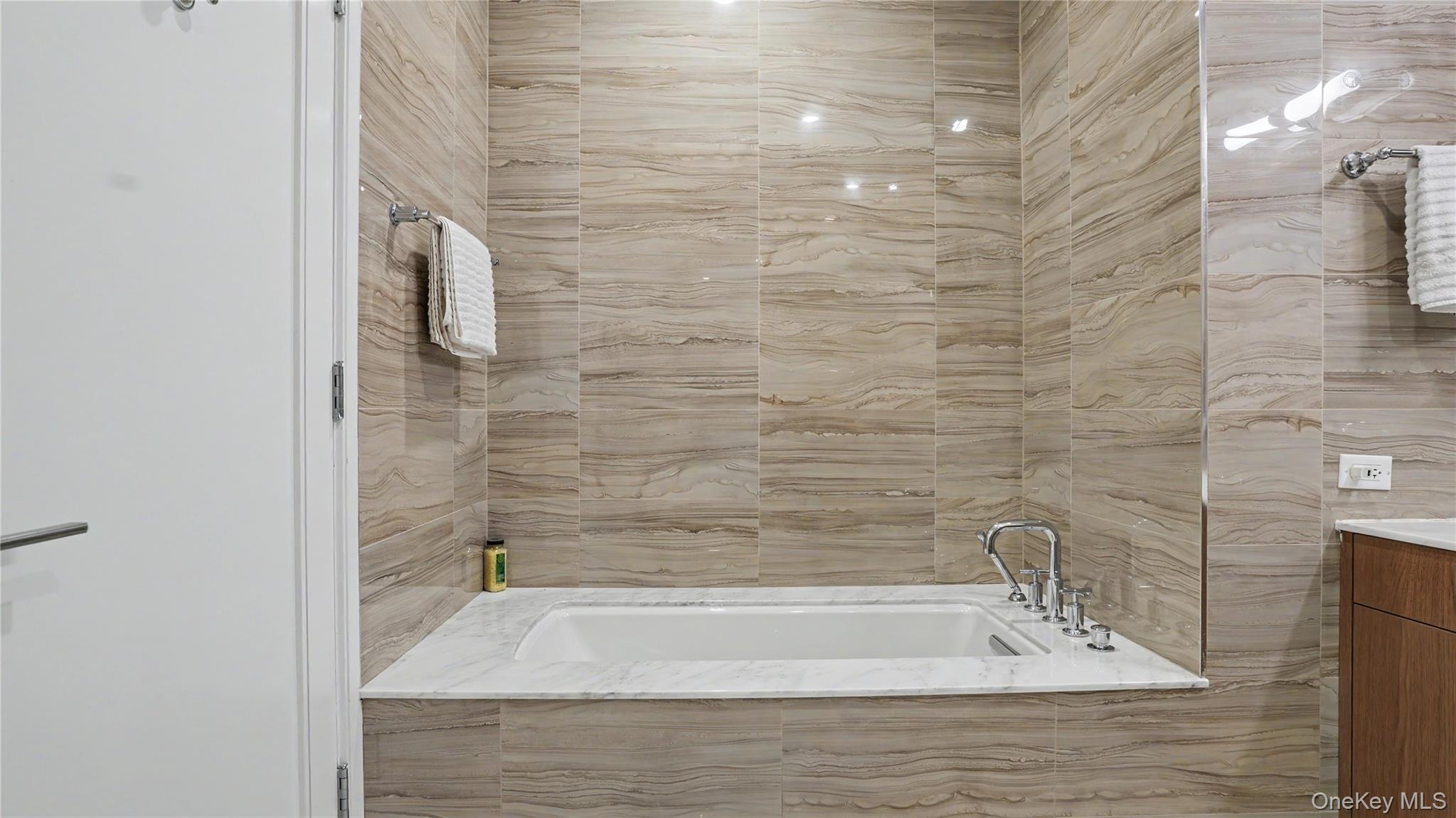 100 Garvies Point Road, Unit 1005 photo 16
