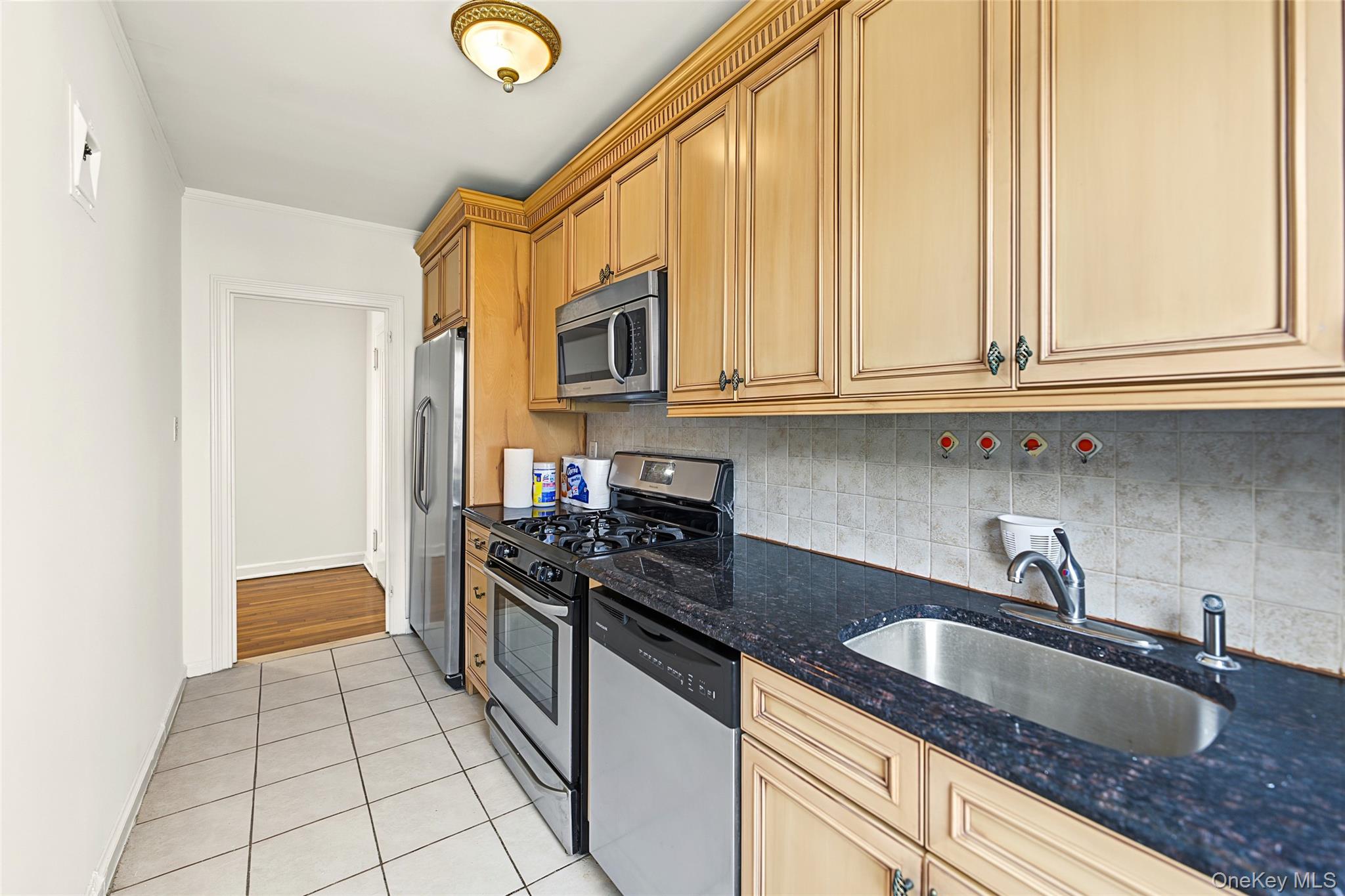 90 Knightbridge Rd, Unit 1J photo 12